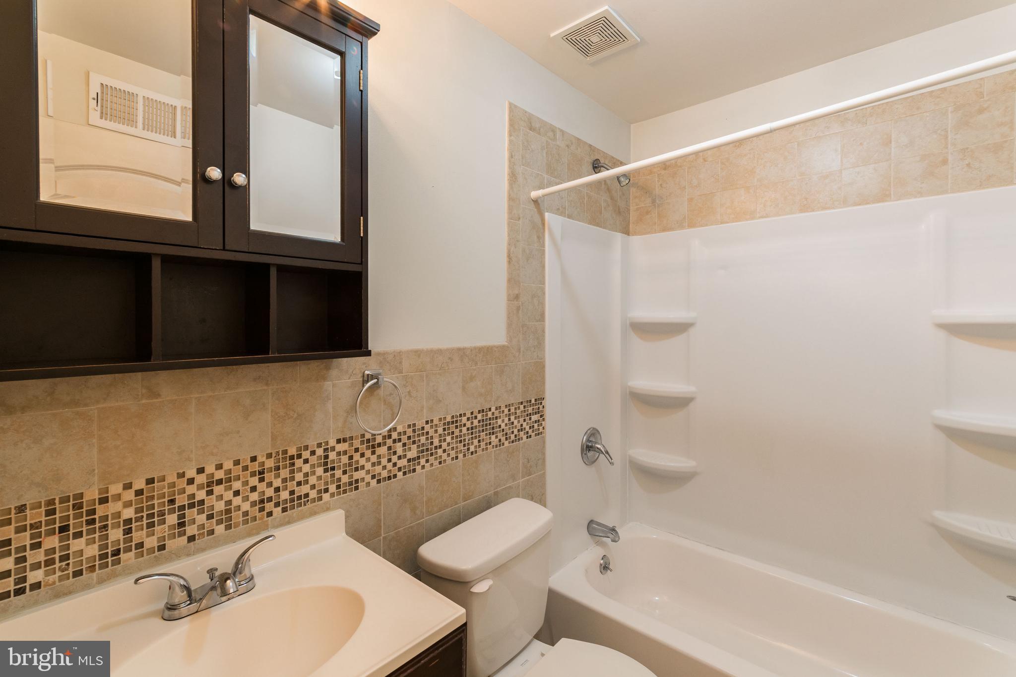 UNIVERSITY CITY - Residential Lease