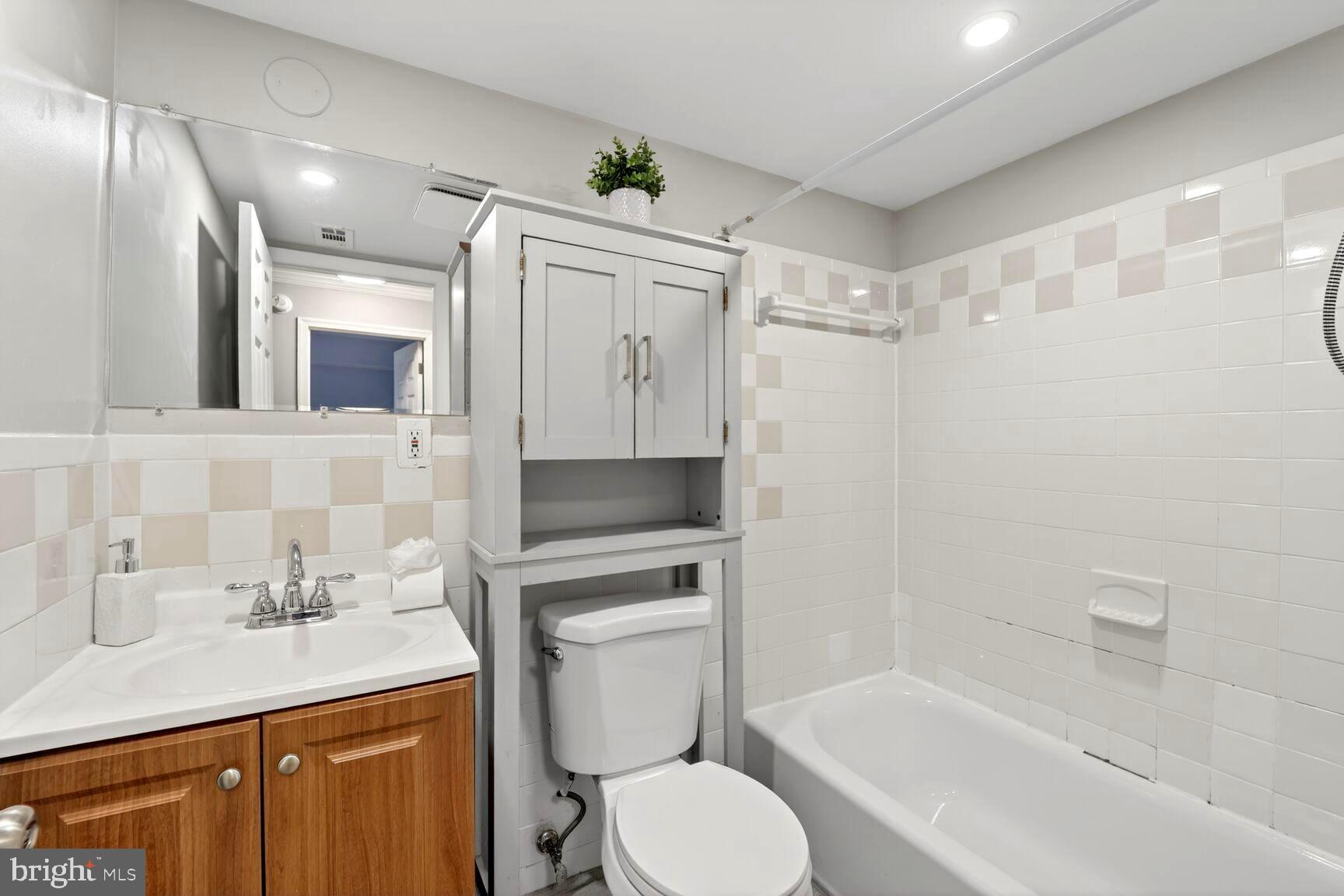 FRENCHMANS CREEK - Residential