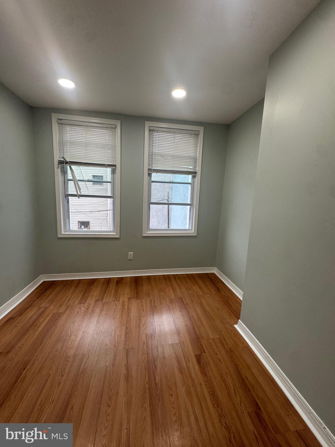 KENSINGTON - Residential