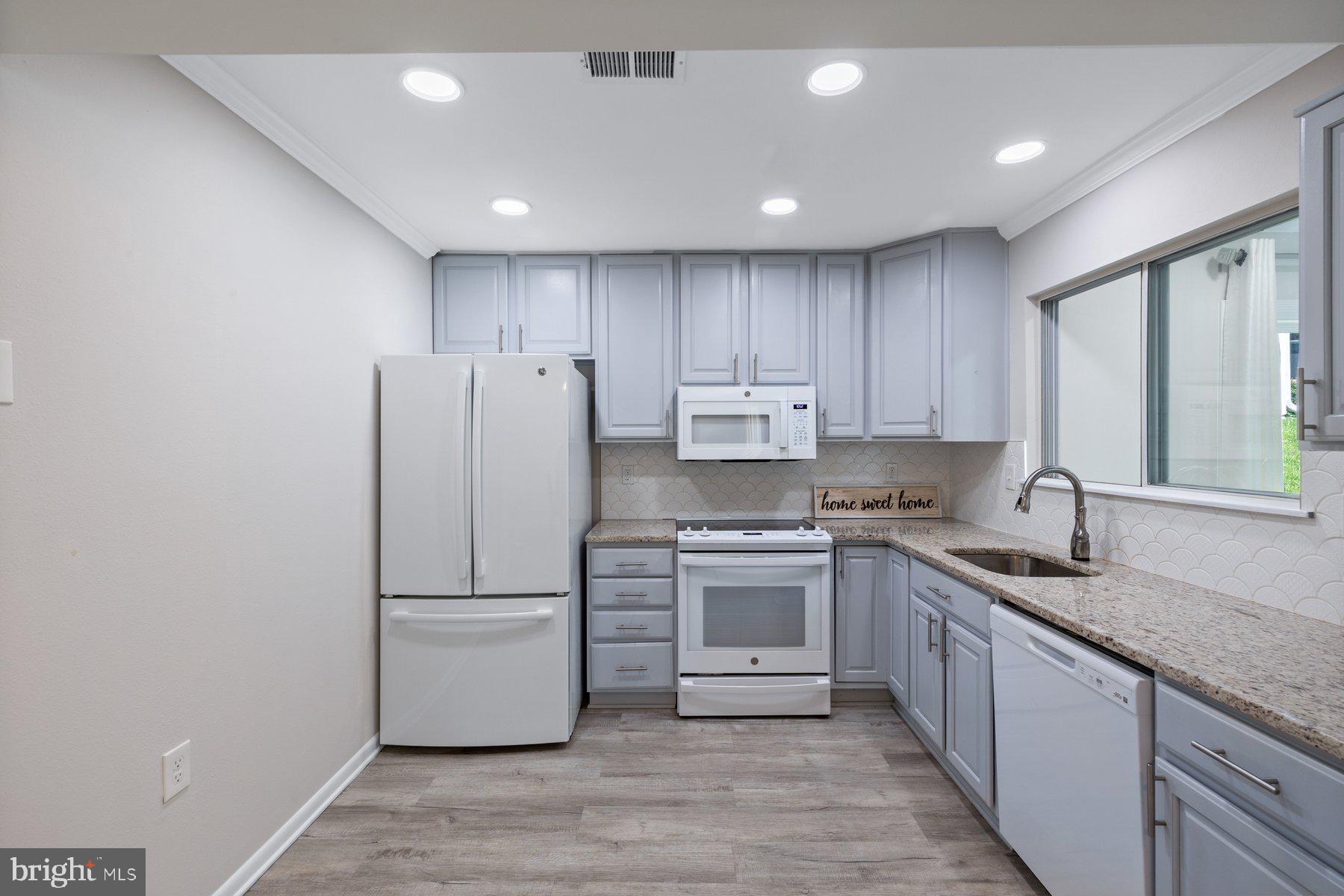 LEISURE WORLD - Residential