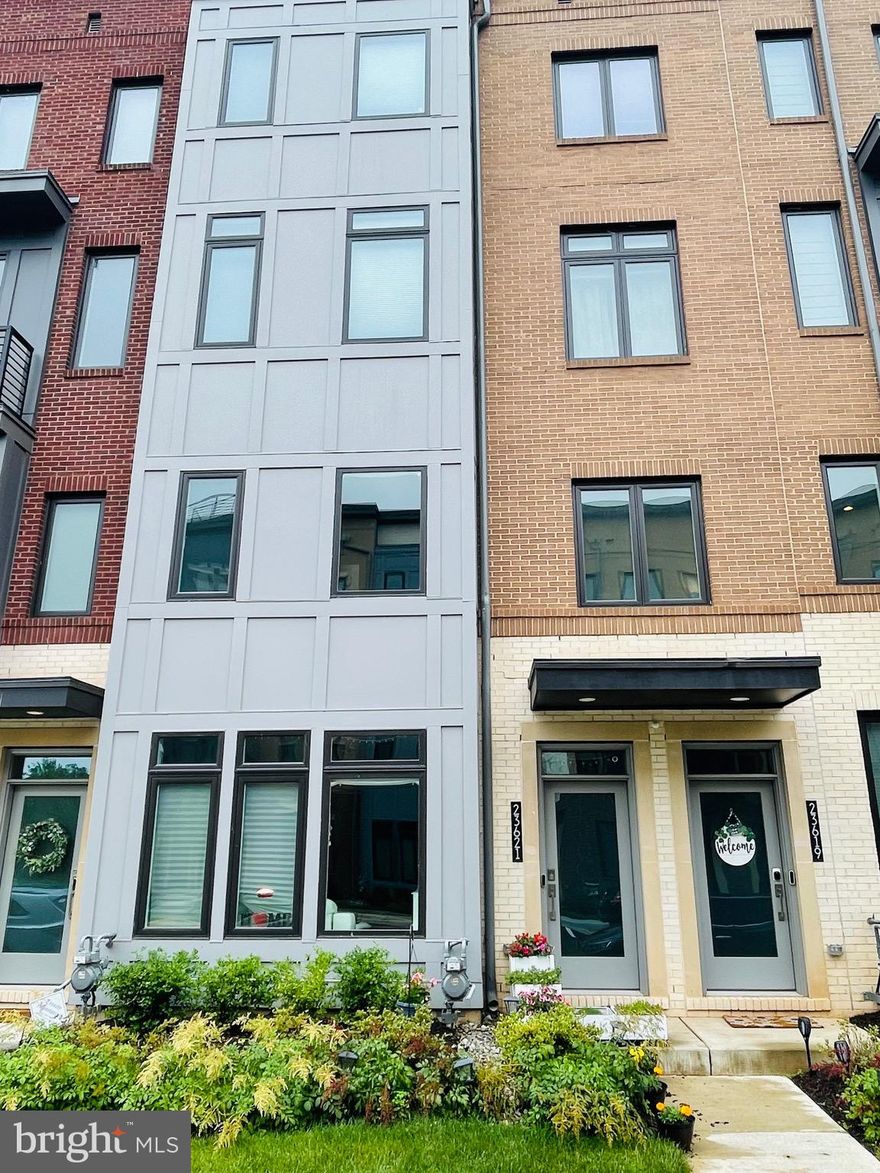 This 2019 built almost new home will be available to move in right now. The property is location in loudoun valley 2 section, very ultra modern luxury interior with new architecture with galore of upgrades. Must see!!!