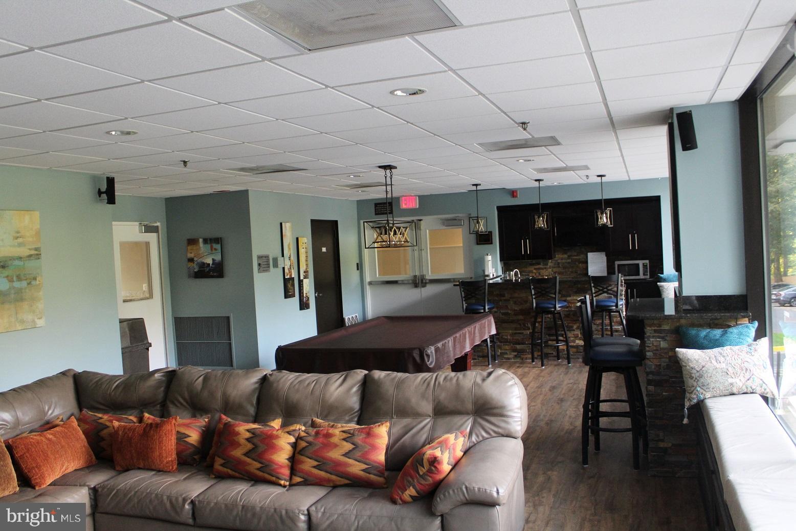 LAKESIDE PLAZA - Residential Lease