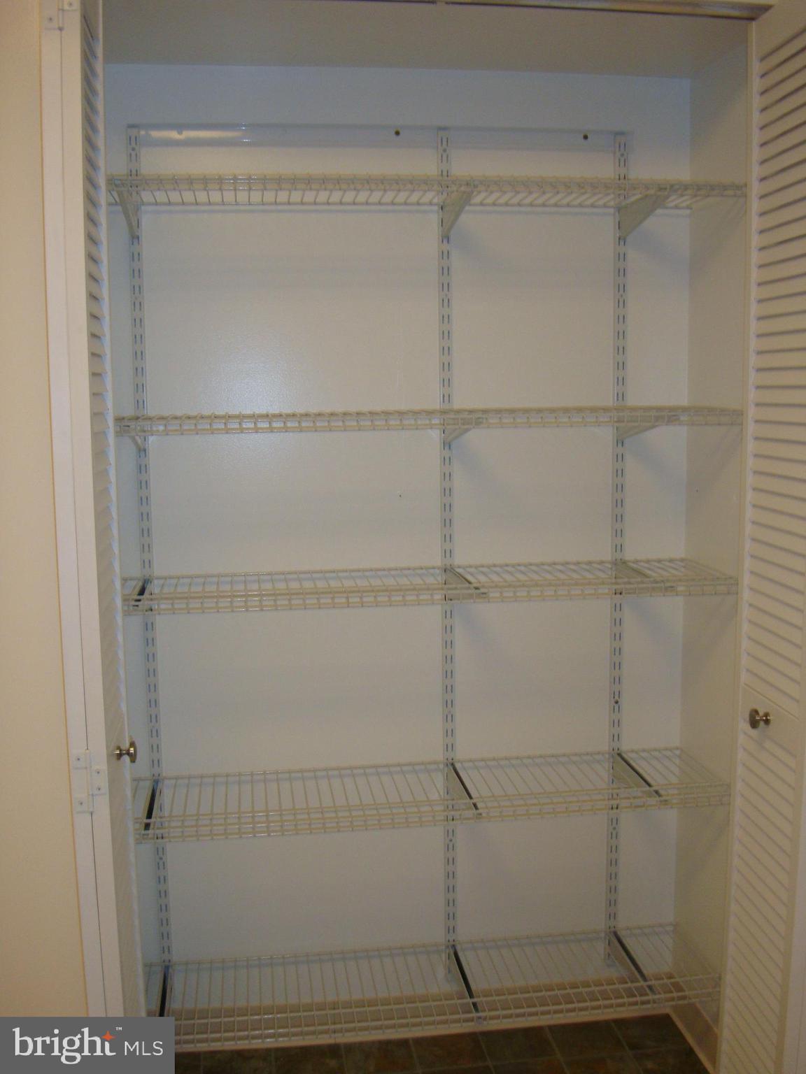 LAKESIDE PLAZA - Residential Lease