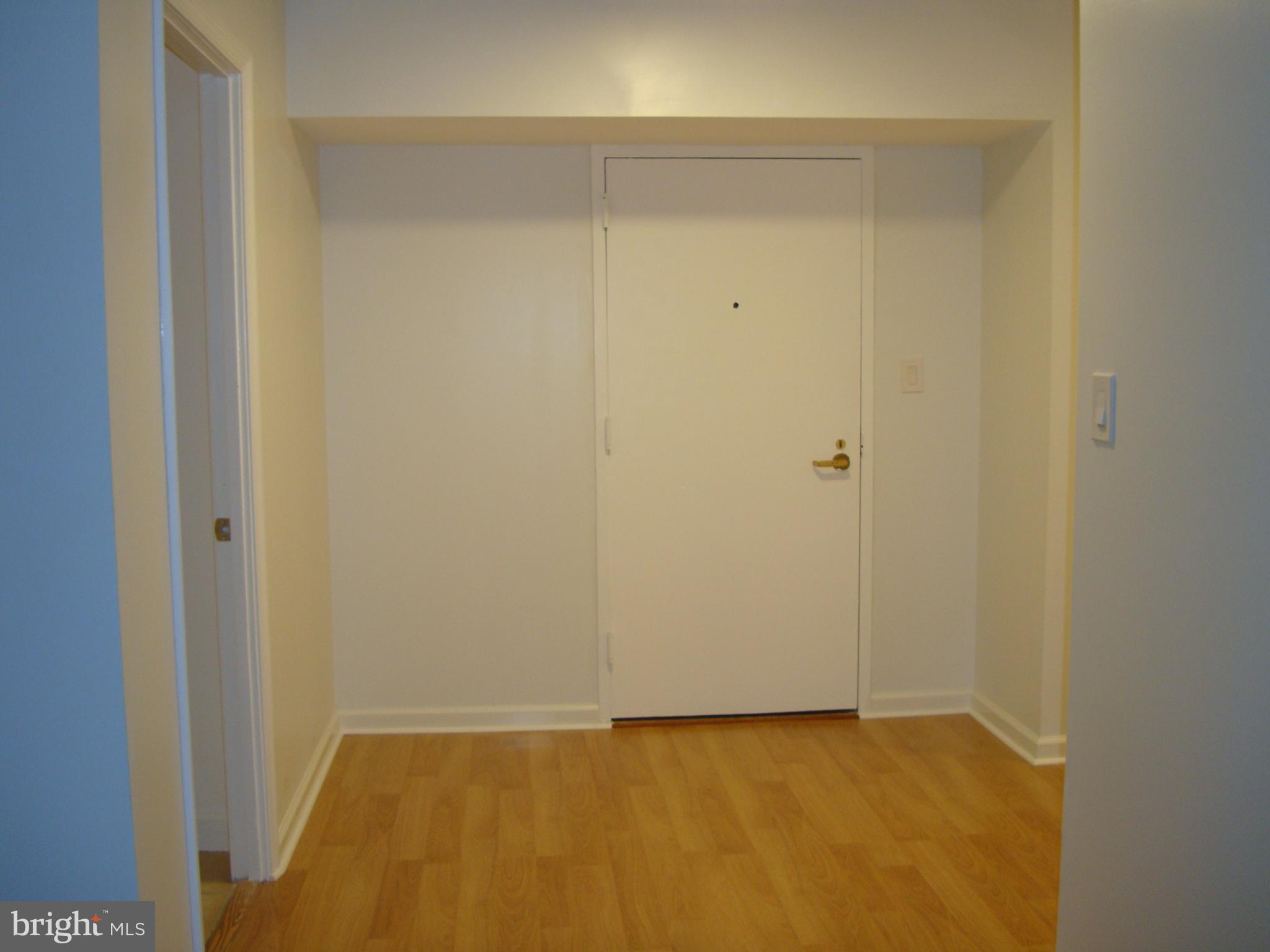 LAKESIDE PLAZA - Residential Lease