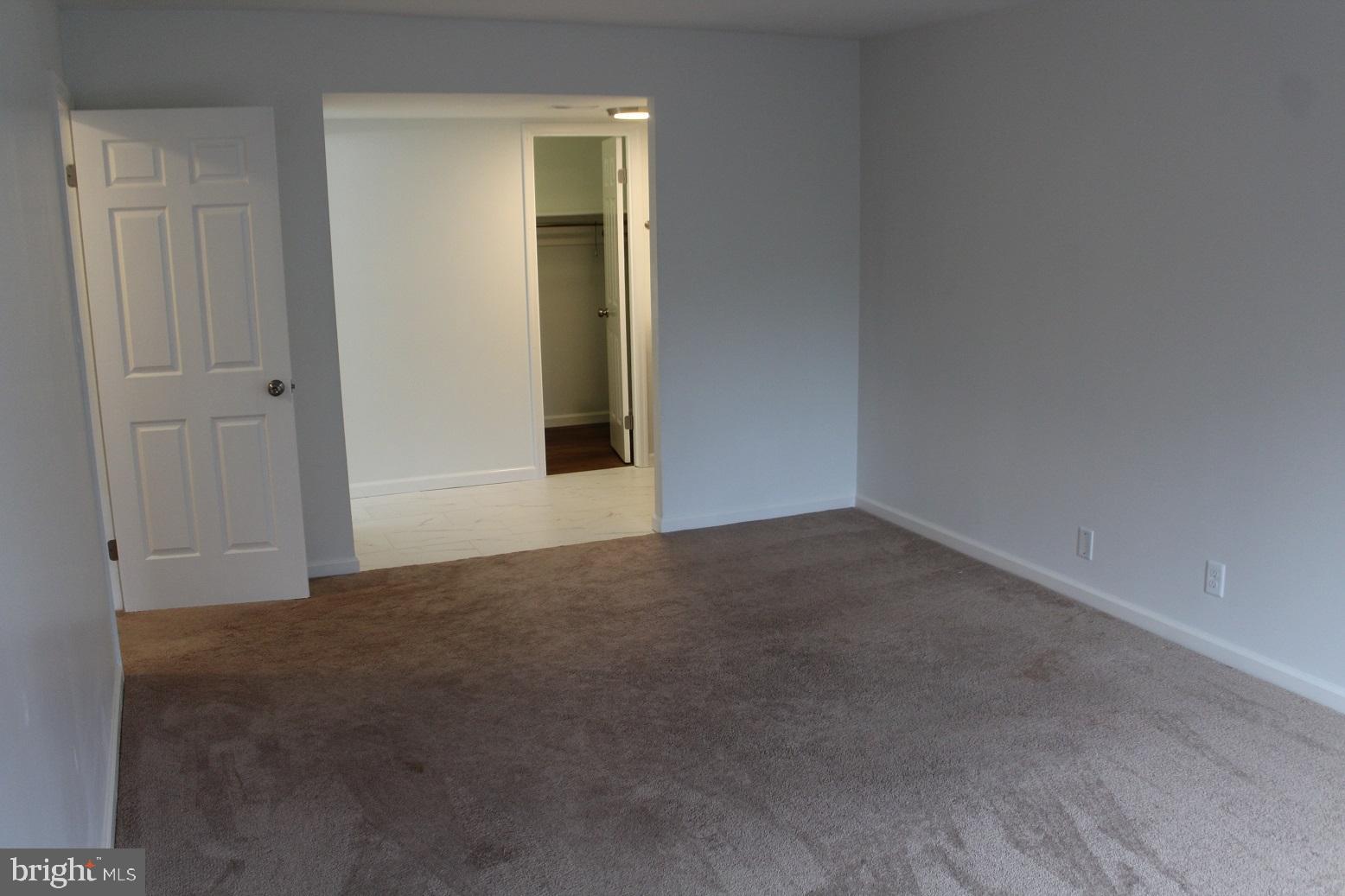 LAKESIDE PLAZA - Residential Lease