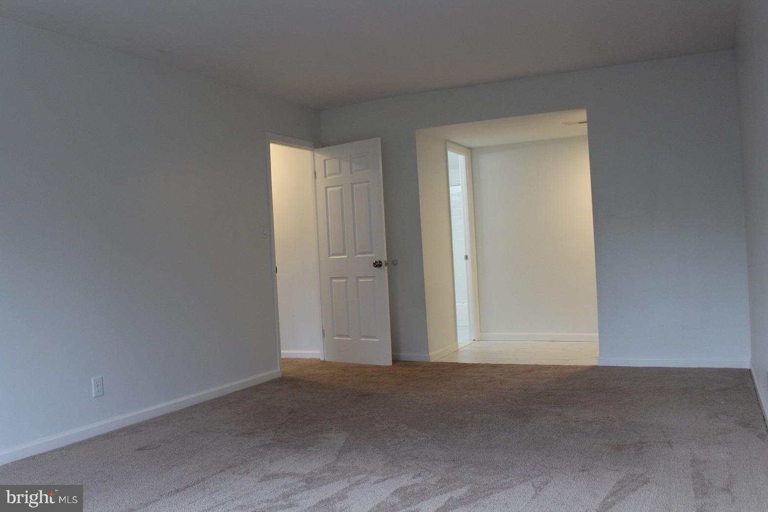 LAKESIDE PLAZA - Residential Lease