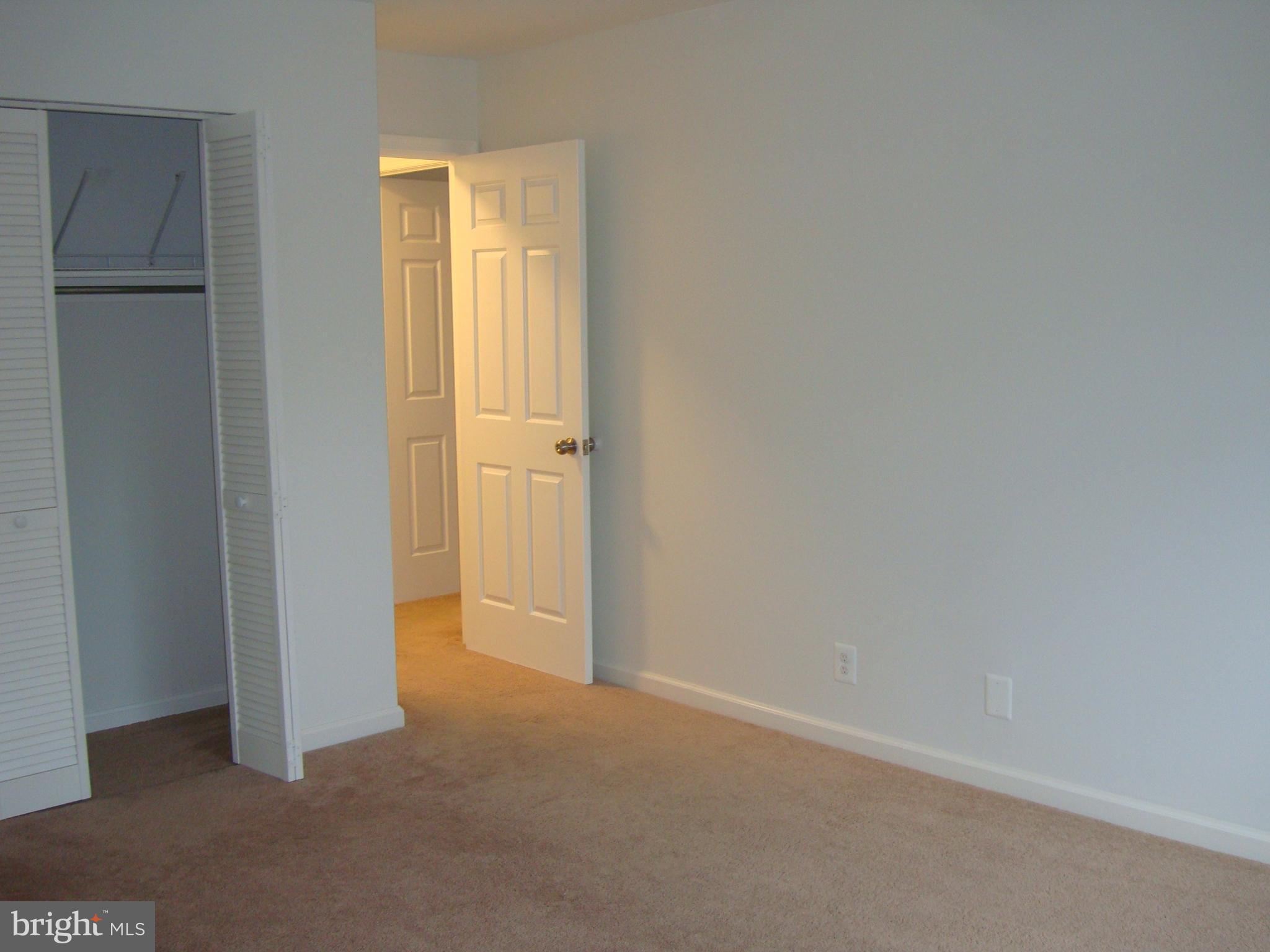 LAKESIDE PLAZA - Residential Lease