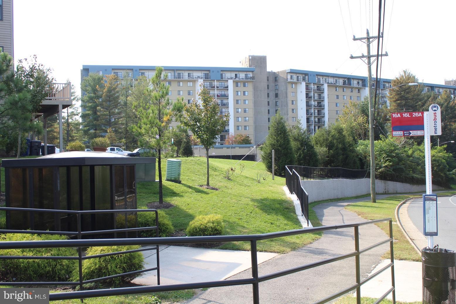 LAKESIDE PLAZA - Residential Lease