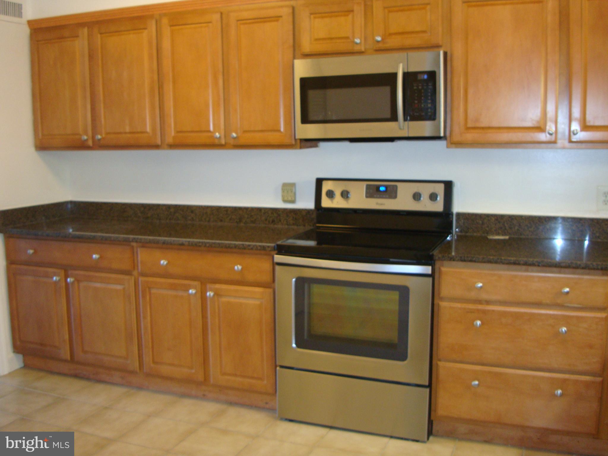 LAKESIDE PLAZA - Residential Lease