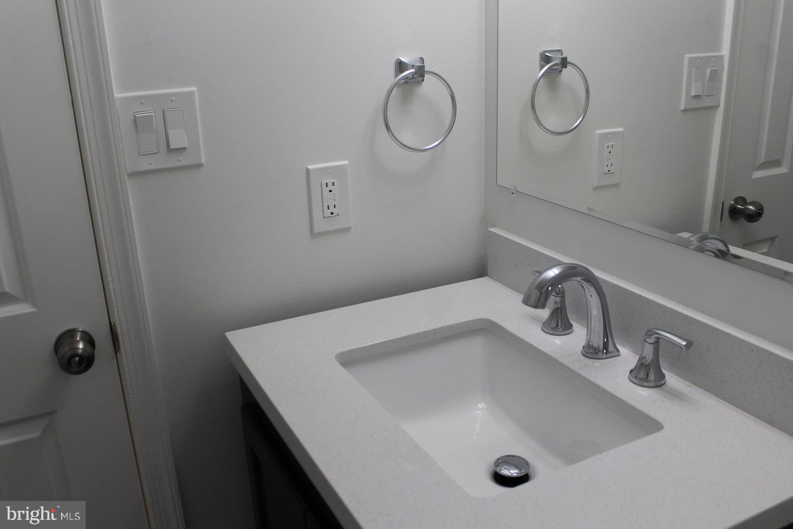 LAKESIDE PLAZA - Residential Lease