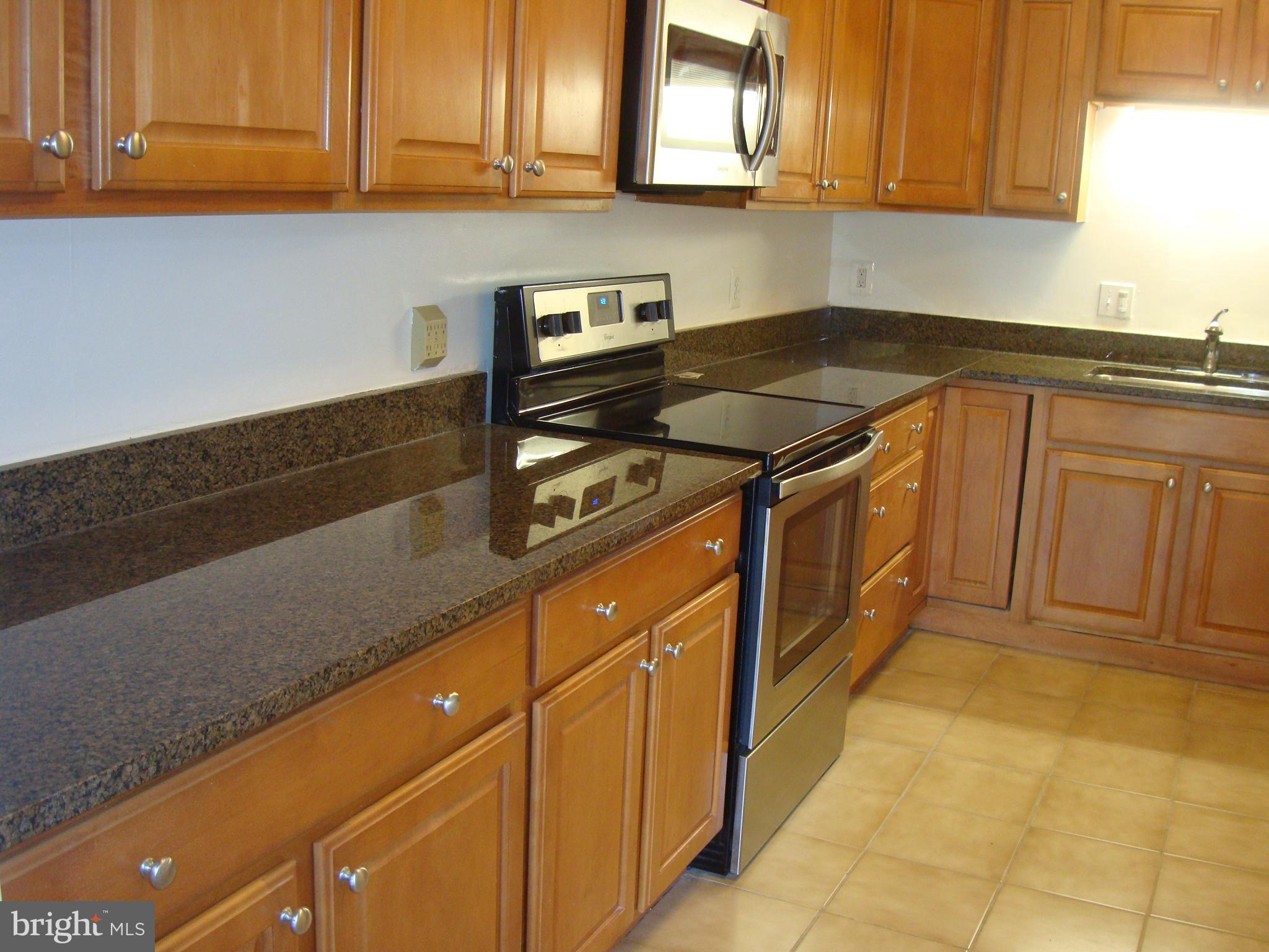 LAKESIDE PLAZA - Residential Lease