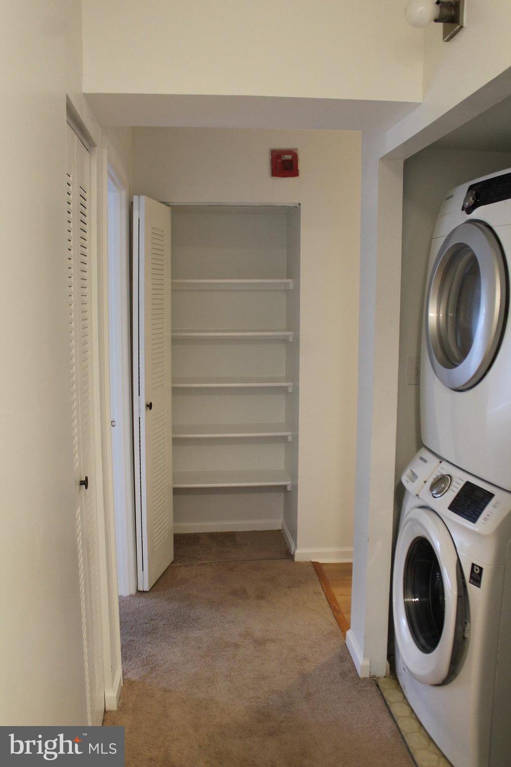 LAKESIDE PLAZA - Residential Lease