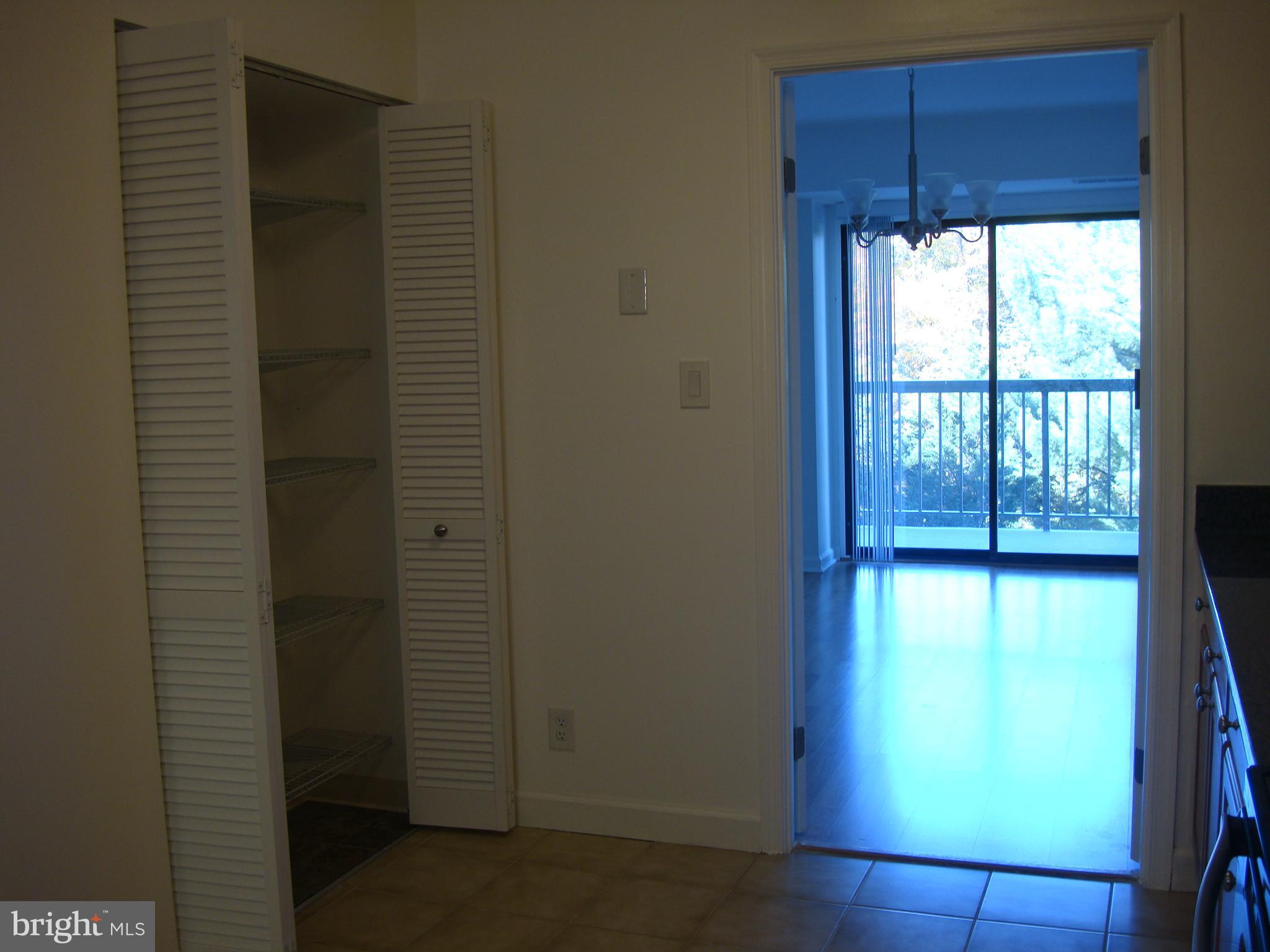 LAKESIDE PLAZA - Residential Lease