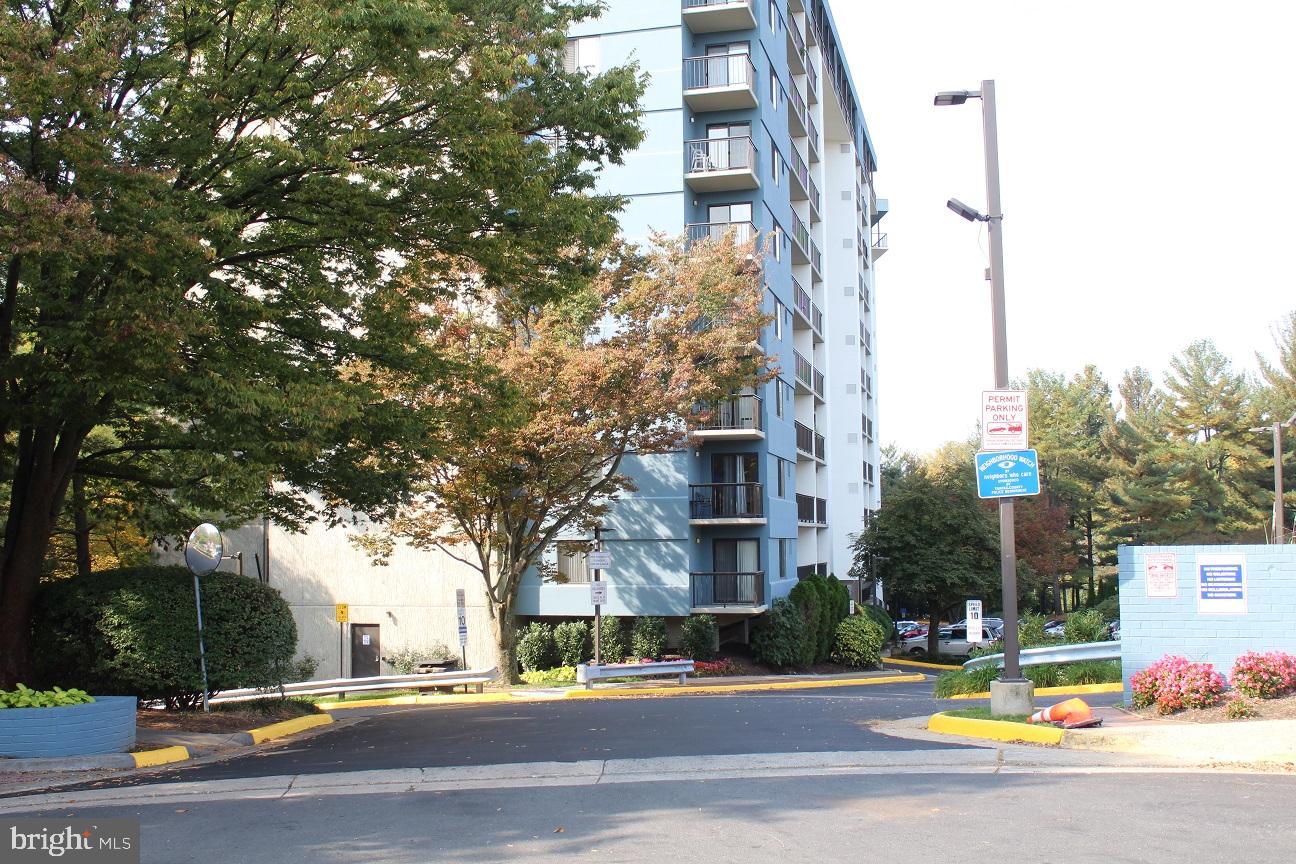 LAKESIDE PLAZA - Residential Lease