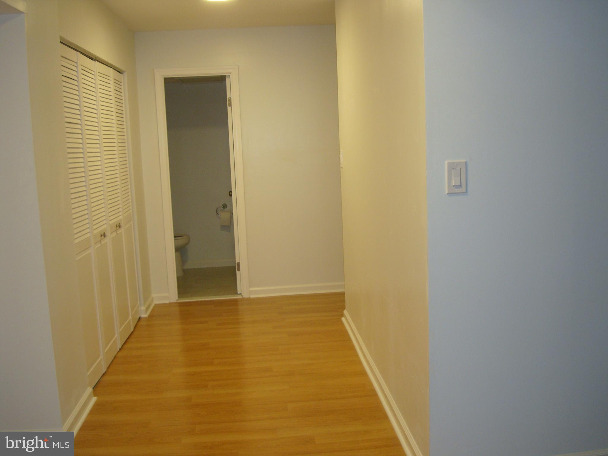 LAKESIDE PLAZA - Residential Lease