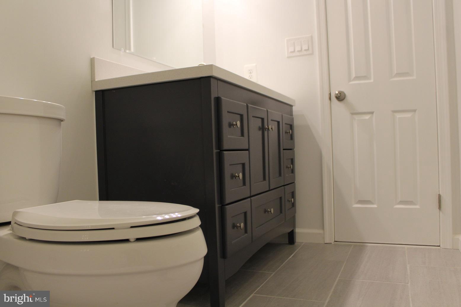 LAKESIDE PLAZA - Residential Lease