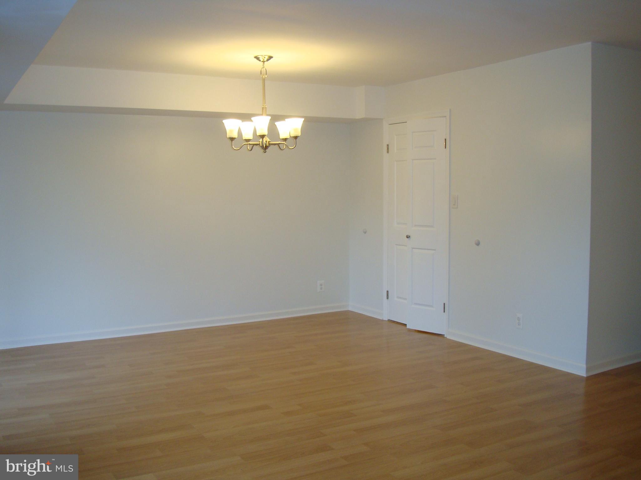 LAKESIDE PLAZA - Residential Lease