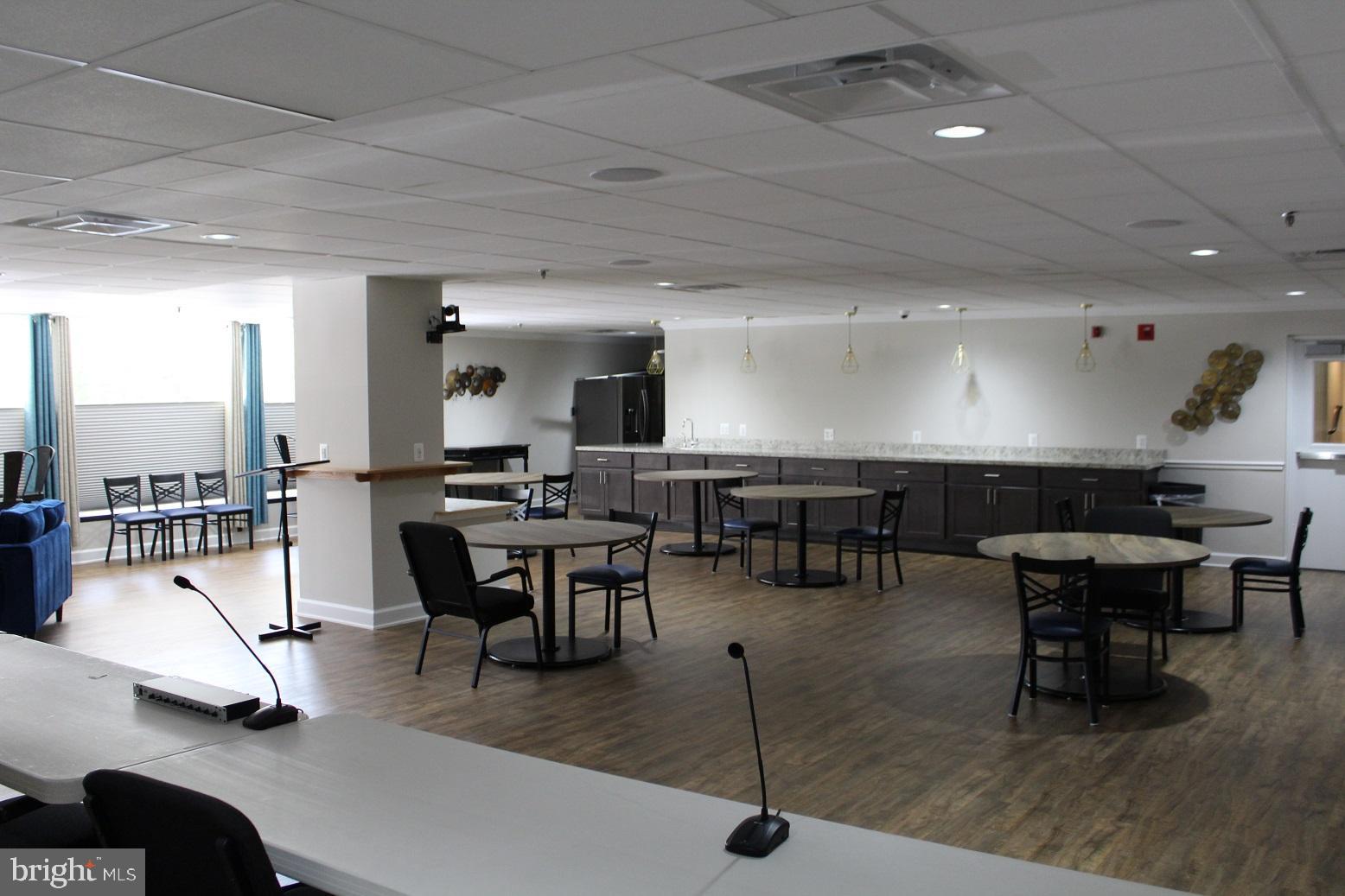 LAKESIDE PLAZA - Residential Lease