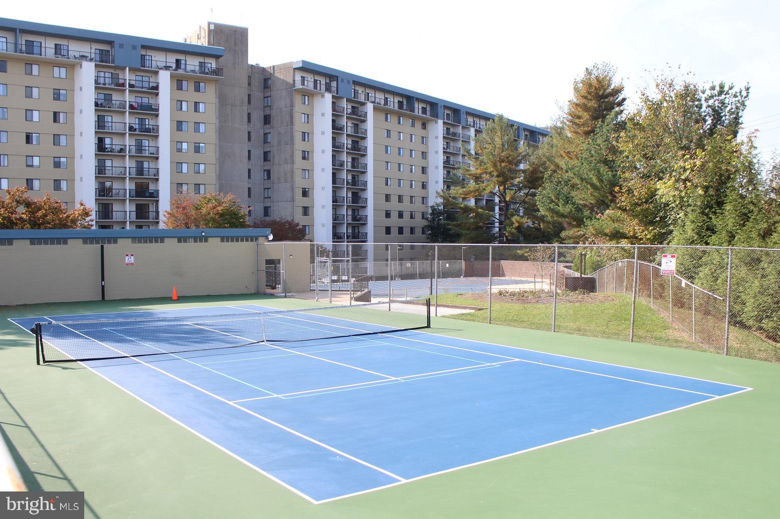 LAKESIDE PLAZA - Residential Lease