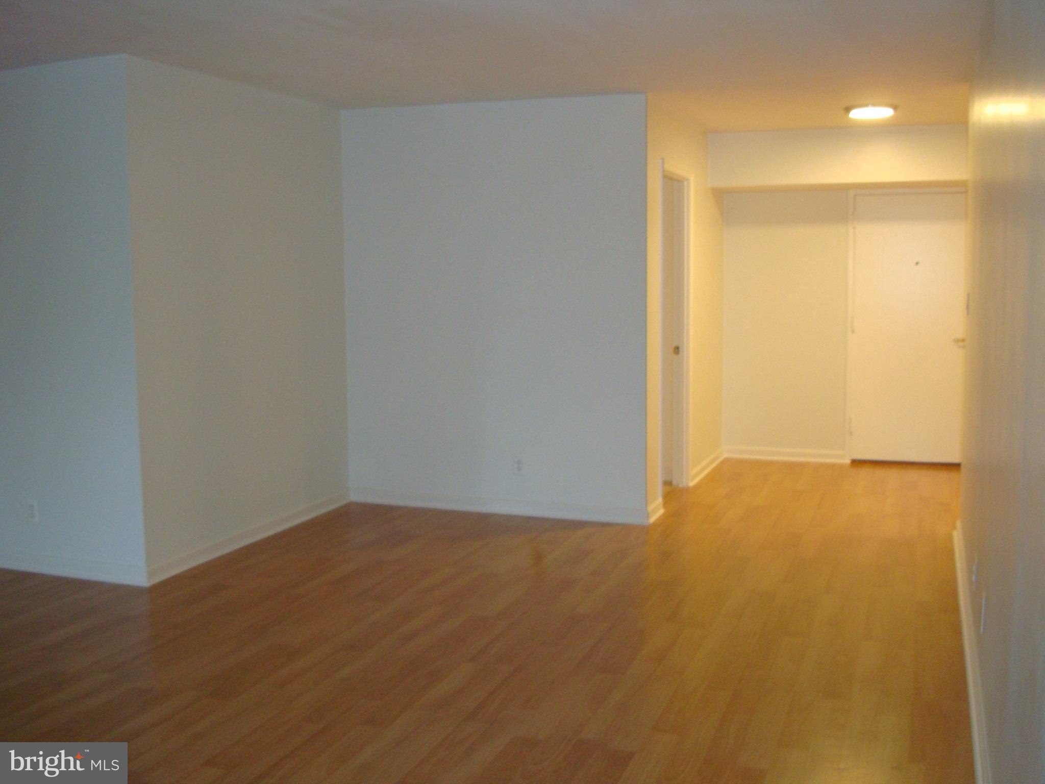 LAKESIDE PLAZA - Residential Lease