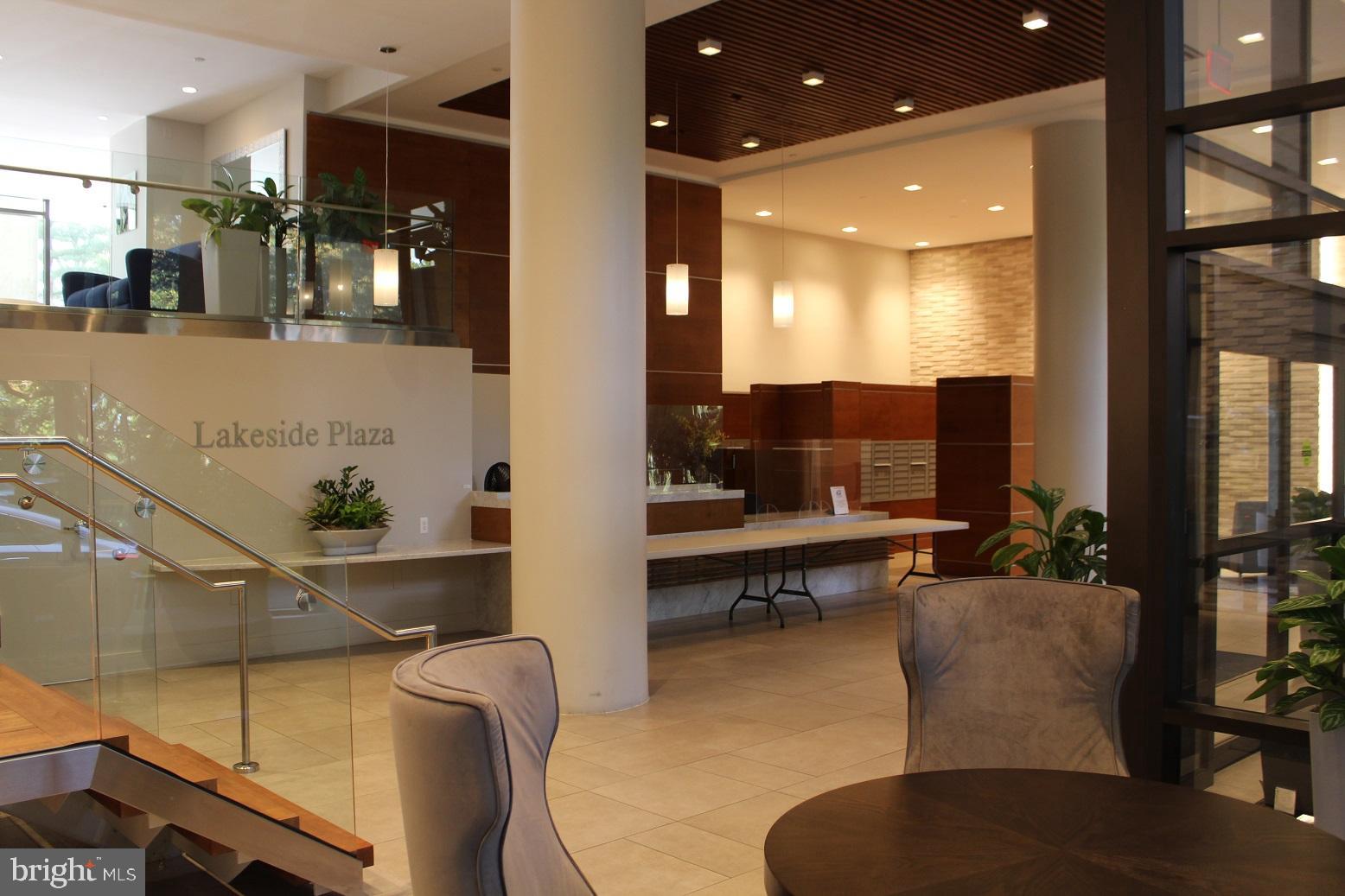 LAKESIDE PLAZA - Residential Lease