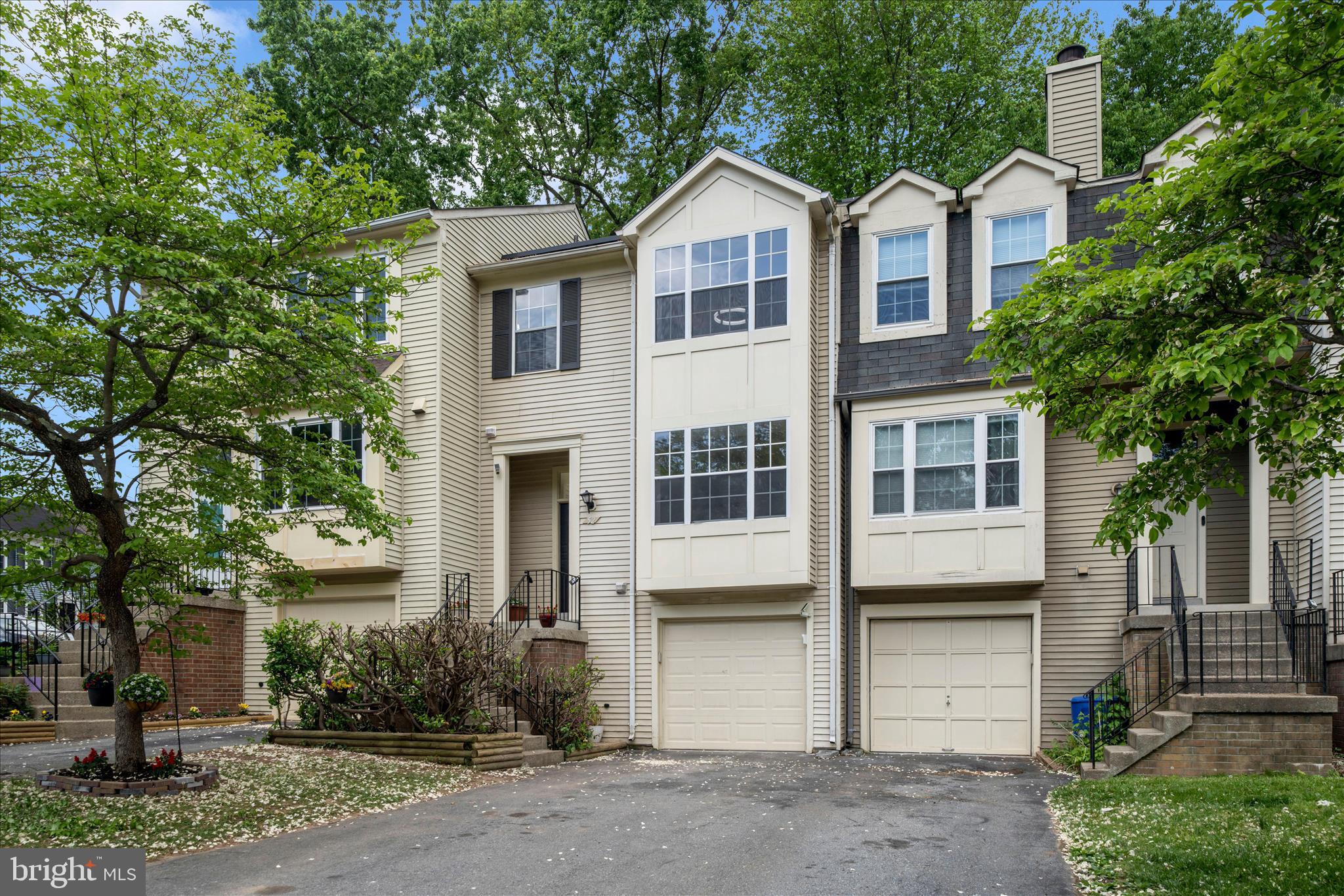 52 CHERRY BEND COURT