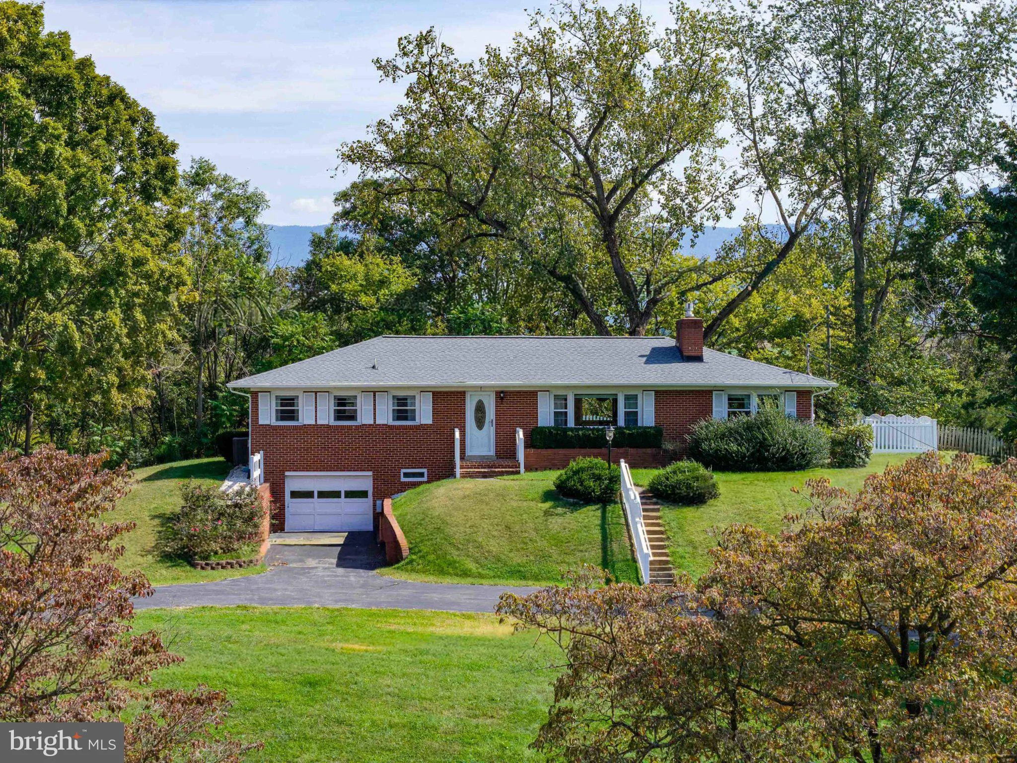1 Hillside Drive