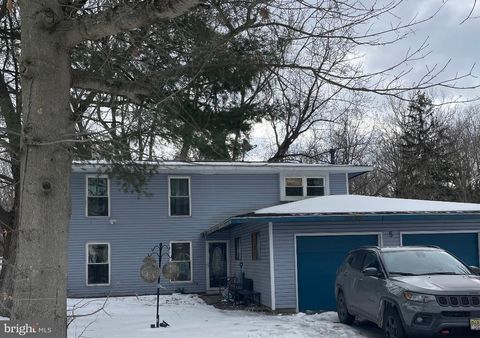 Homes For Sale - 5 Surrey Court<br/> MOUNT HOLLY, NJ 08060