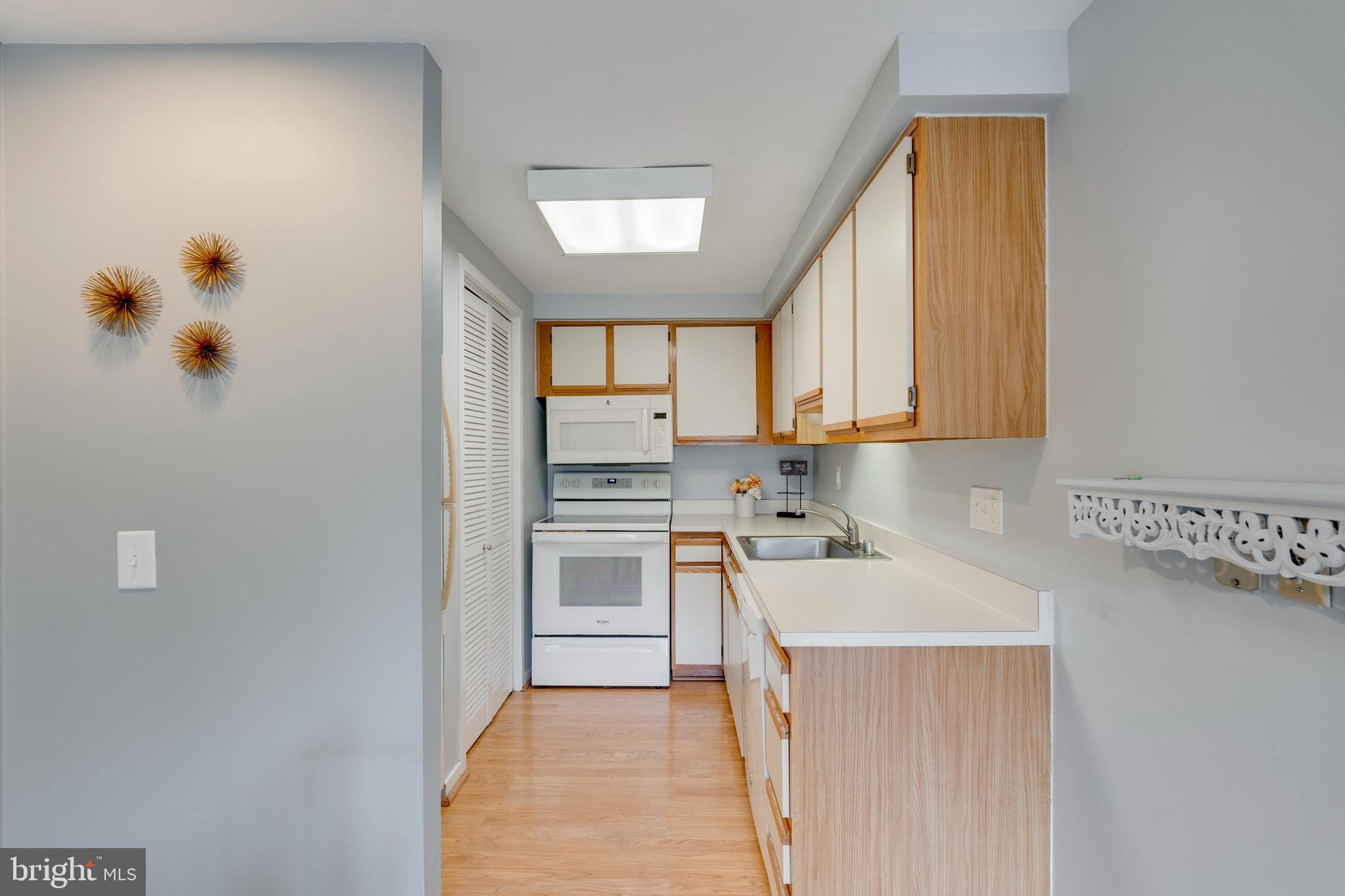 CHRISTOPHER COURT - Residential