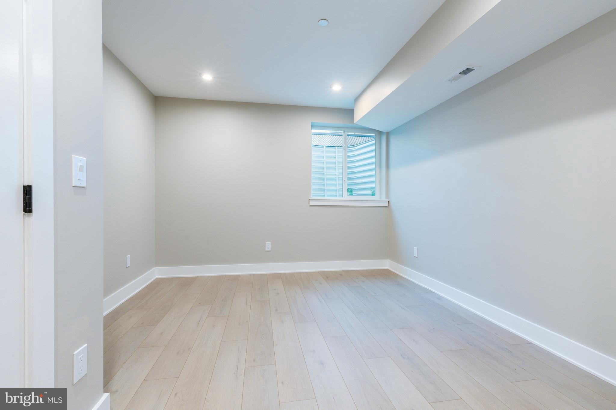 OLDE KENSINGTON - Residential Lease