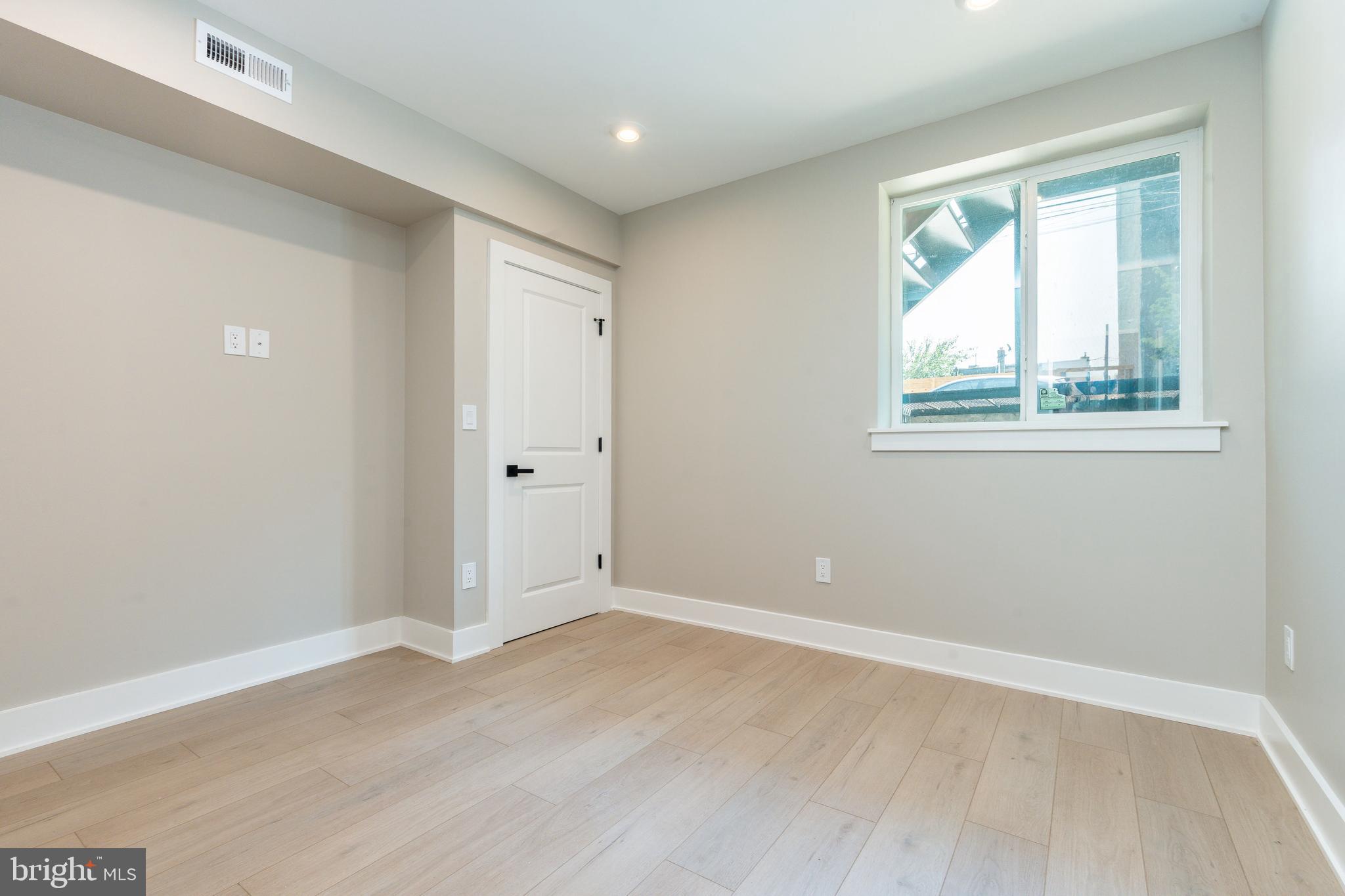 OLDE KENSINGTON - Residential Lease