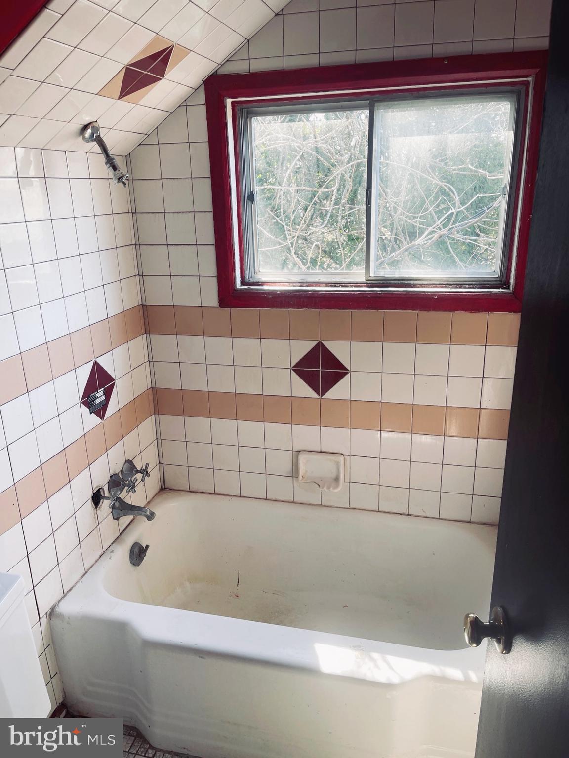 LAURAVILLE HISTORIC DISTRICT - Residential