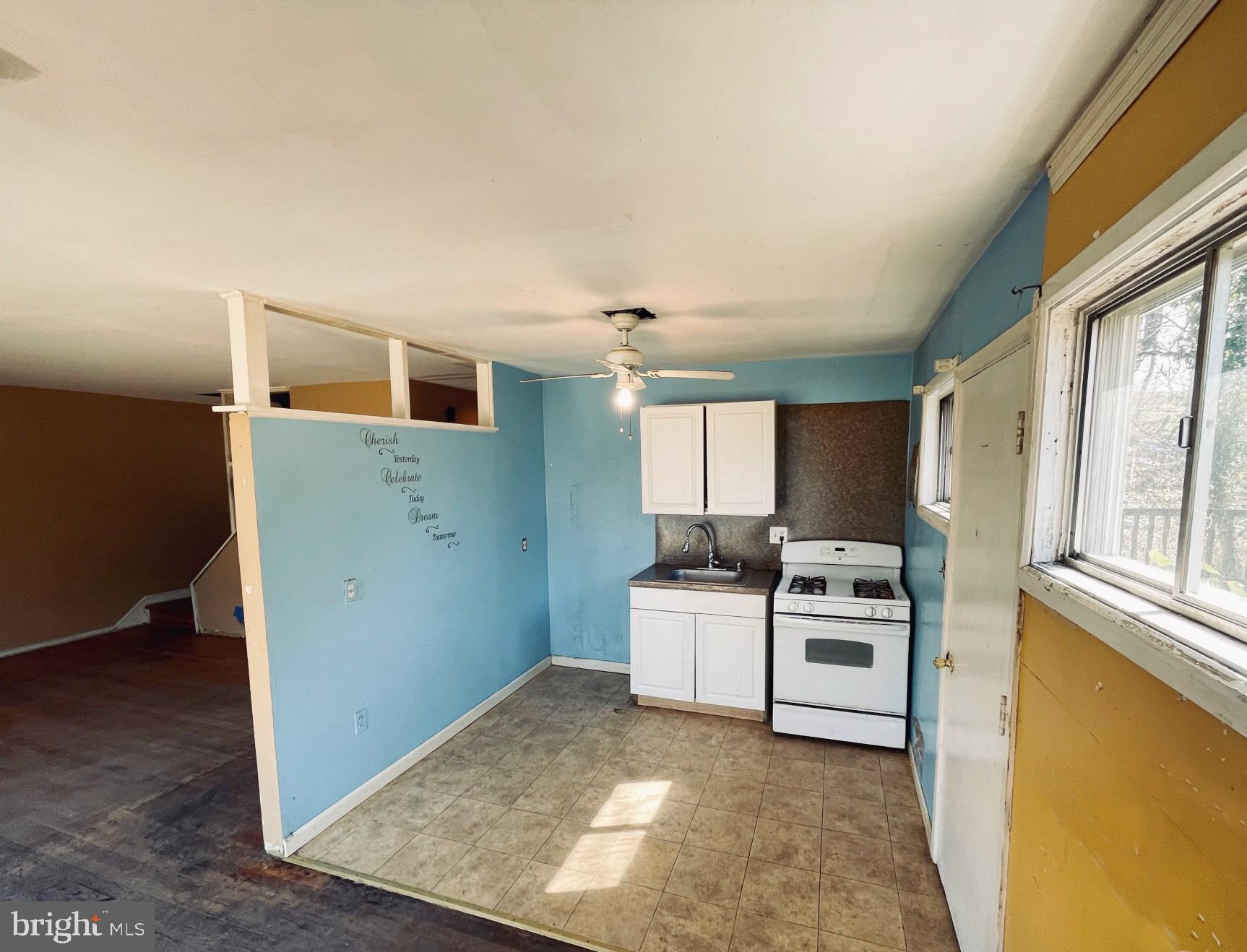 LAURAVILLE HISTORIC DISTRICT - Residential