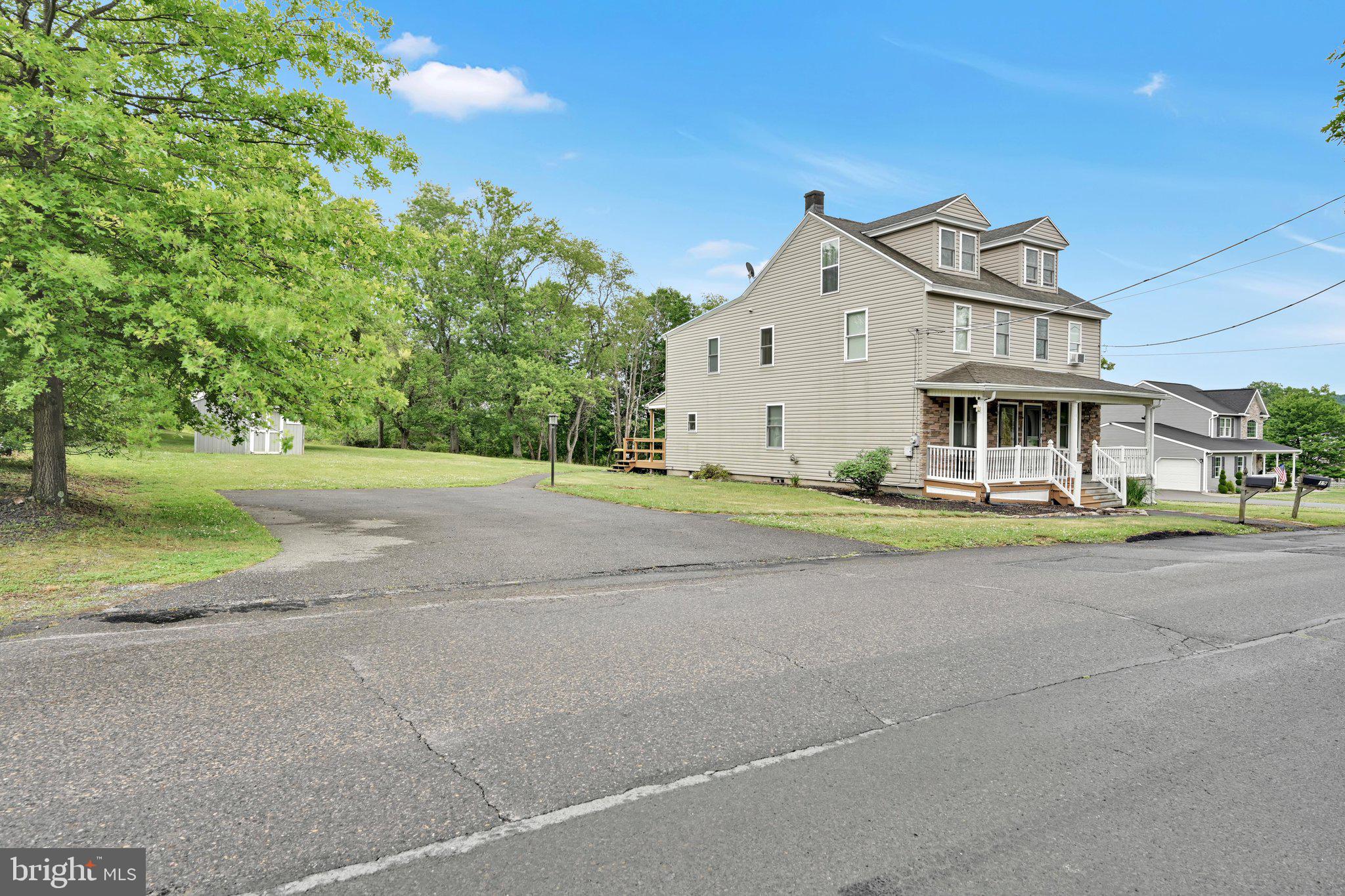 17 SW LAWN ROAD