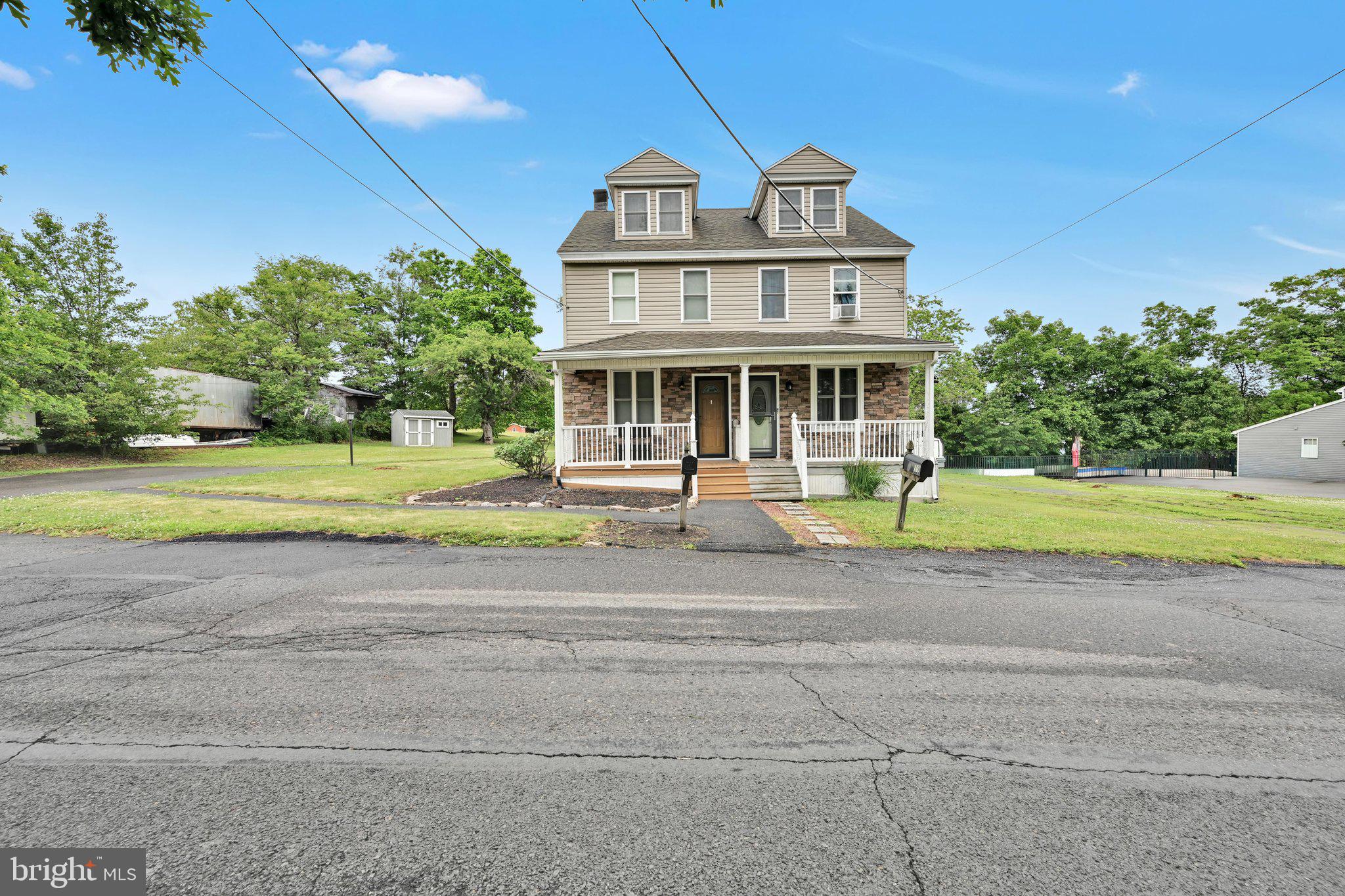 17 SW LAWN ROAD