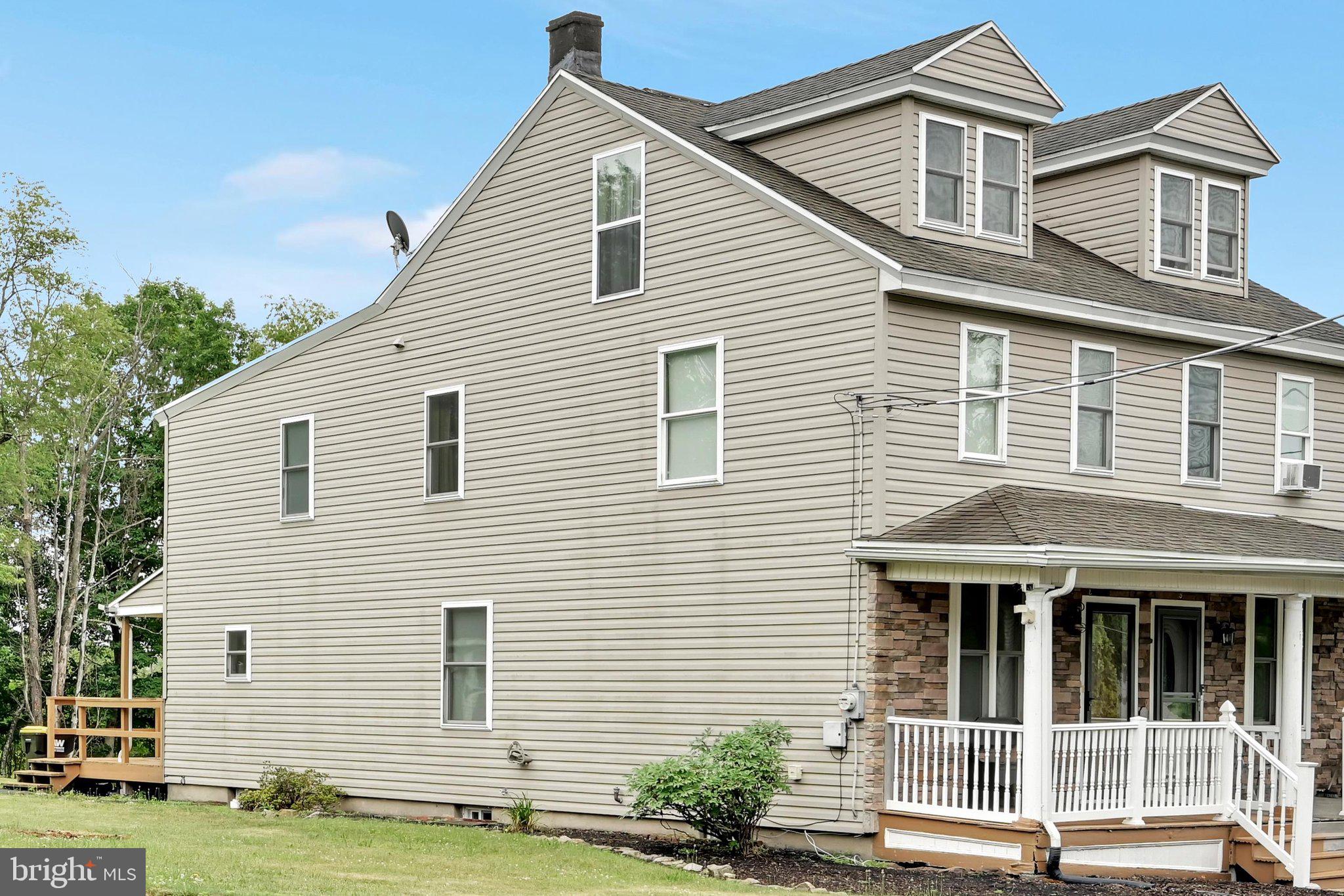 17 SW LAWN ROAD