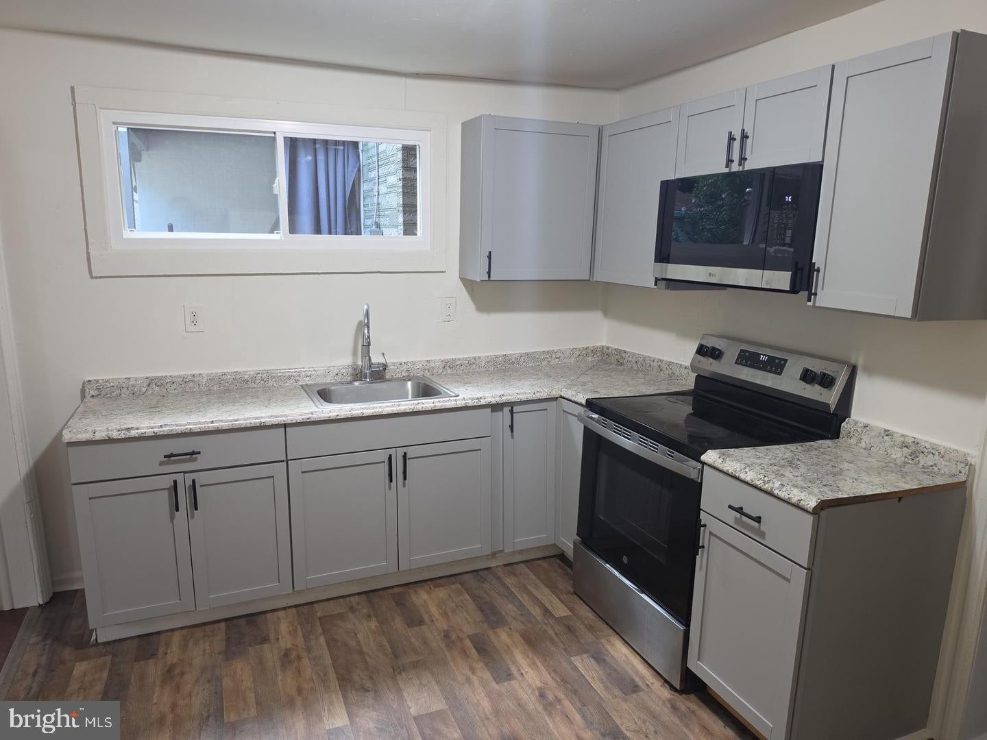 243- 245 E VALLEY ROAD