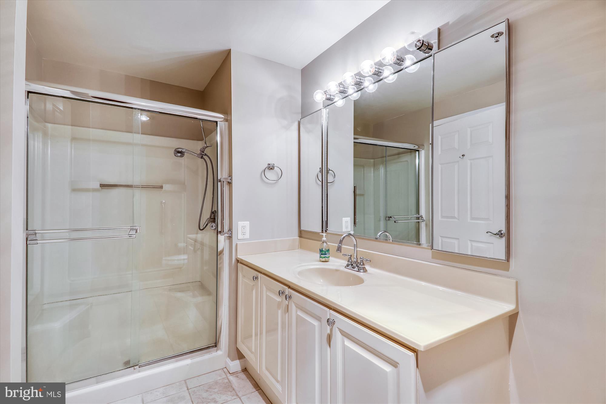 TURNBERRY COURTS AT LEIS - Residential Lease