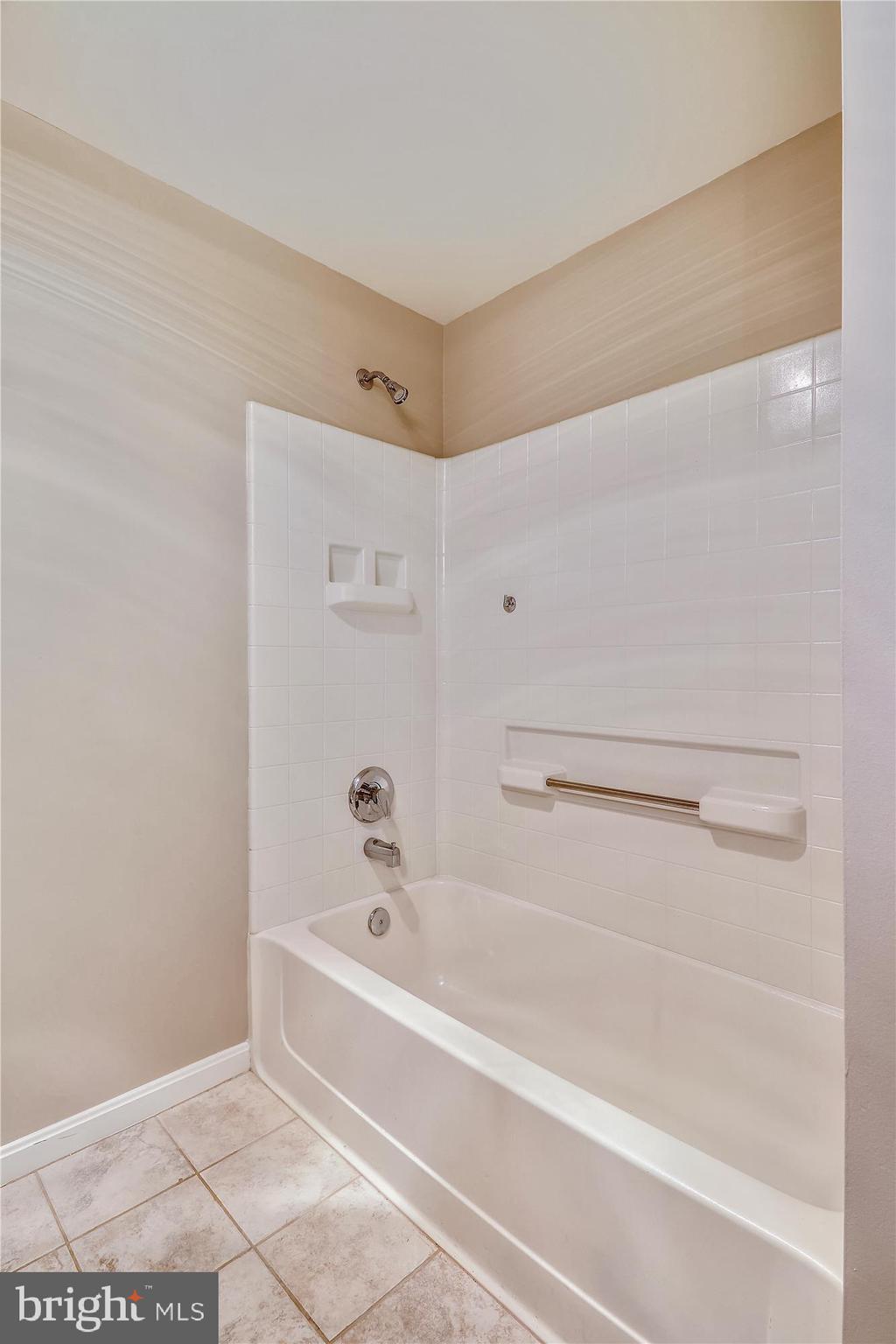 TURNBERRY COURTS AT LEIS - Residential Lease