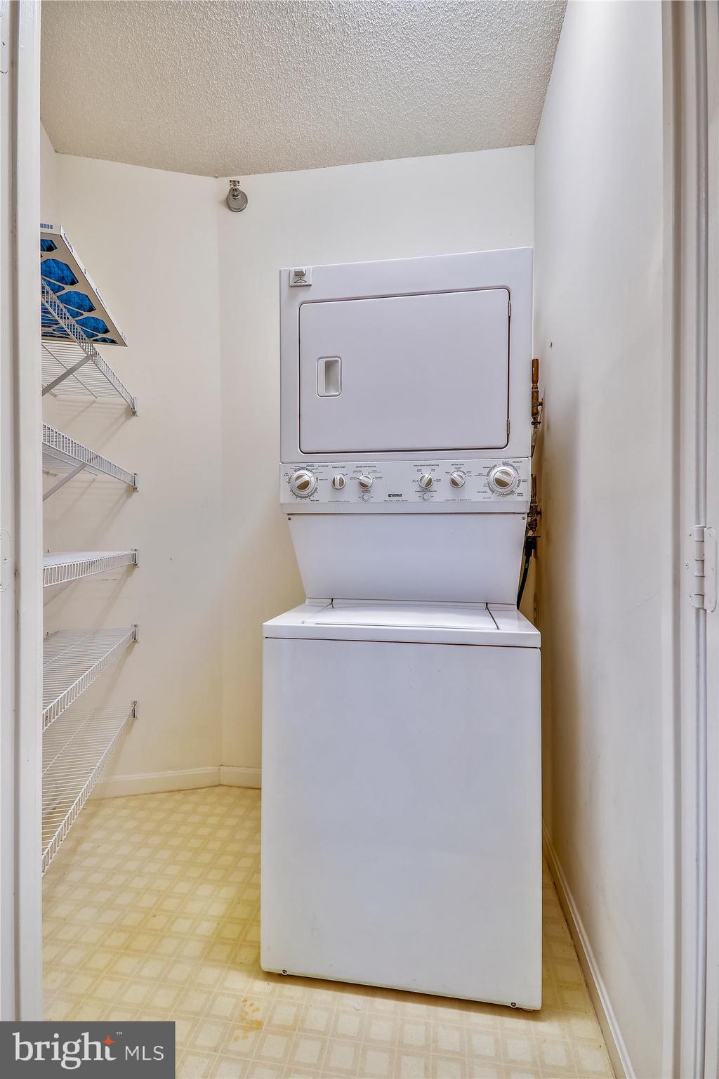 TURNBERRY COURTS AT LEIS - Residential Lease