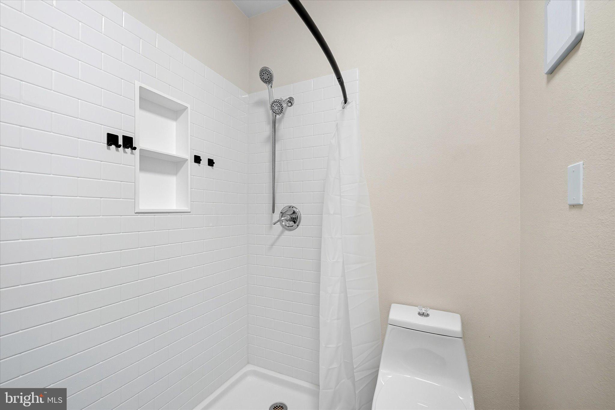 GATES OF MCLEAN - Residential Lease