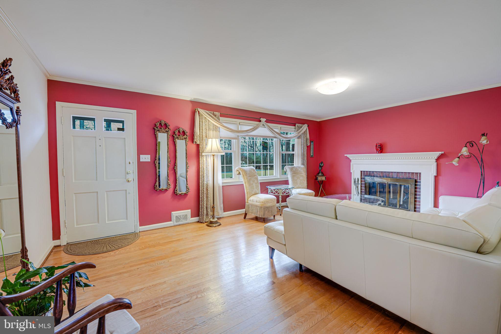 8600 LOCUST DR