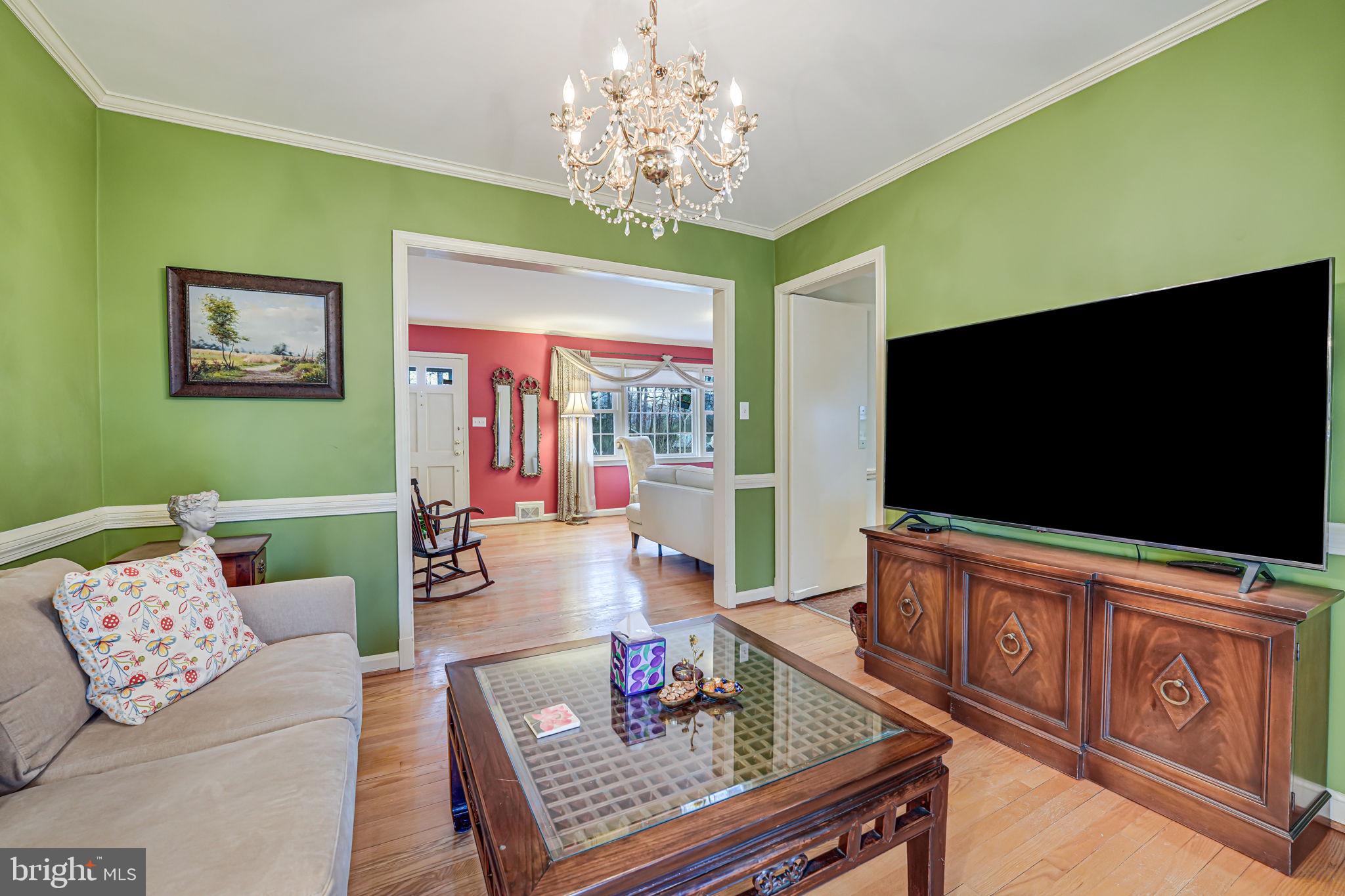 8600 LOCUST DR