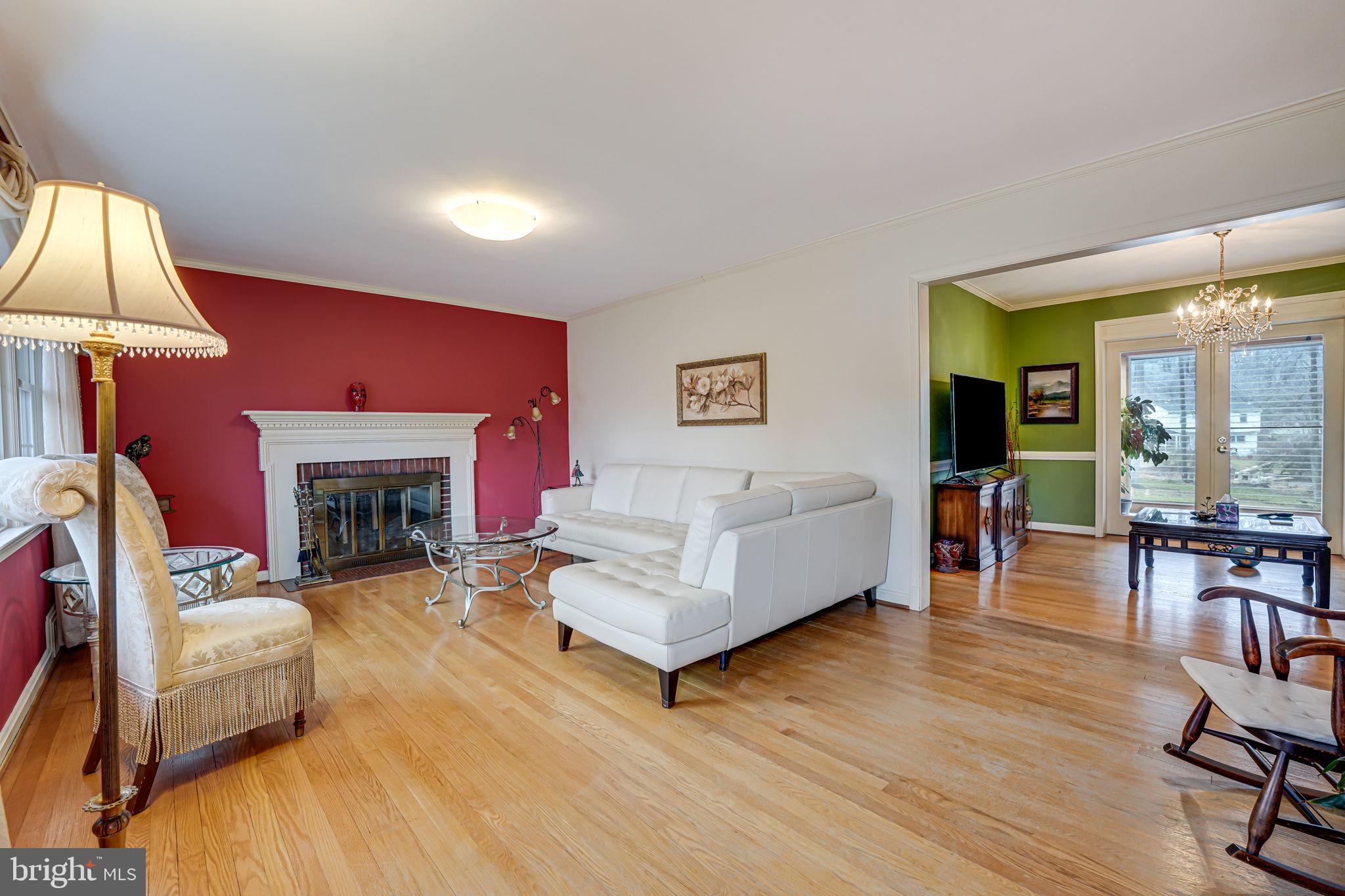 8600 LOCUST DR