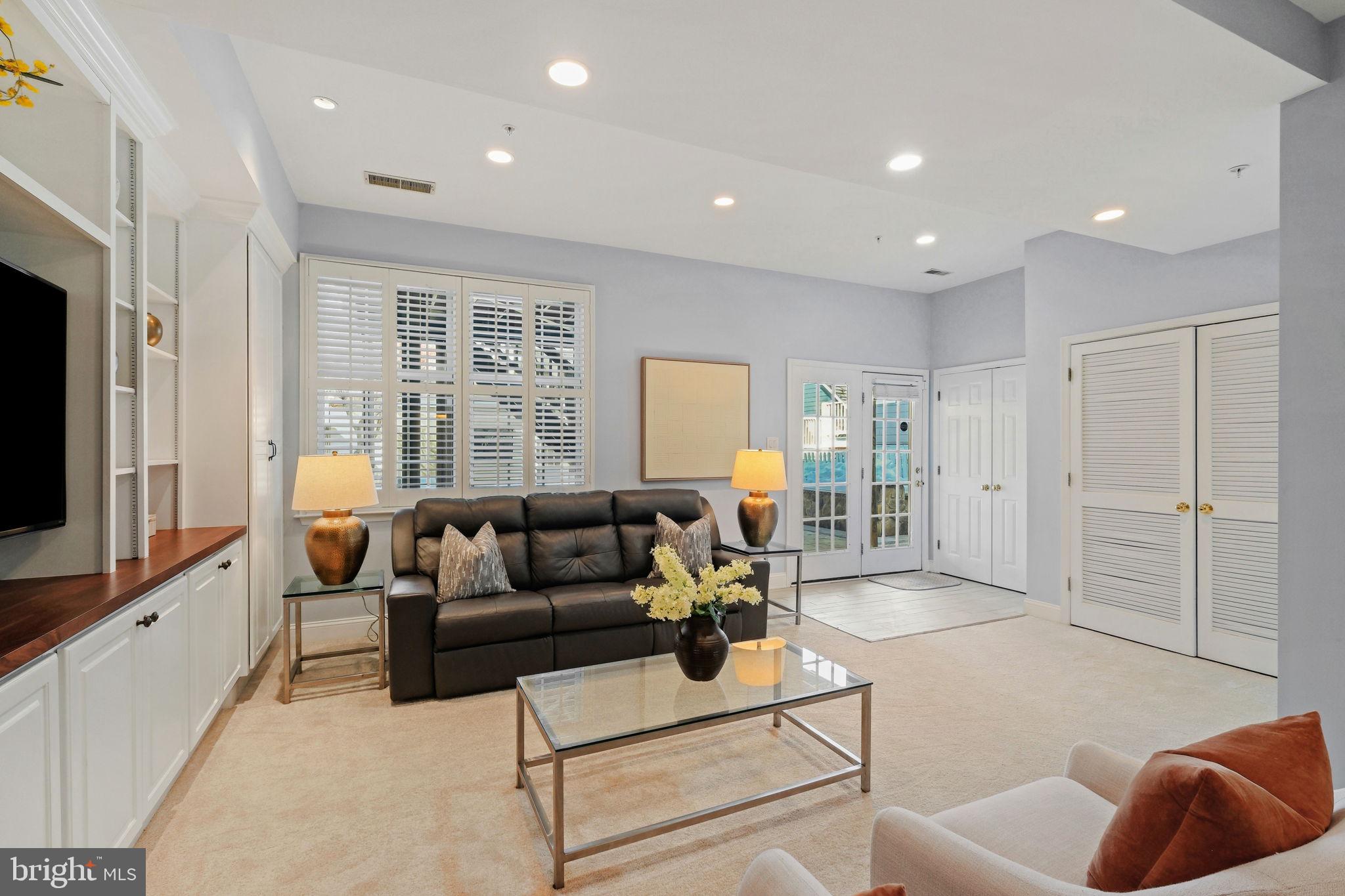 KENTLANDS - Residential