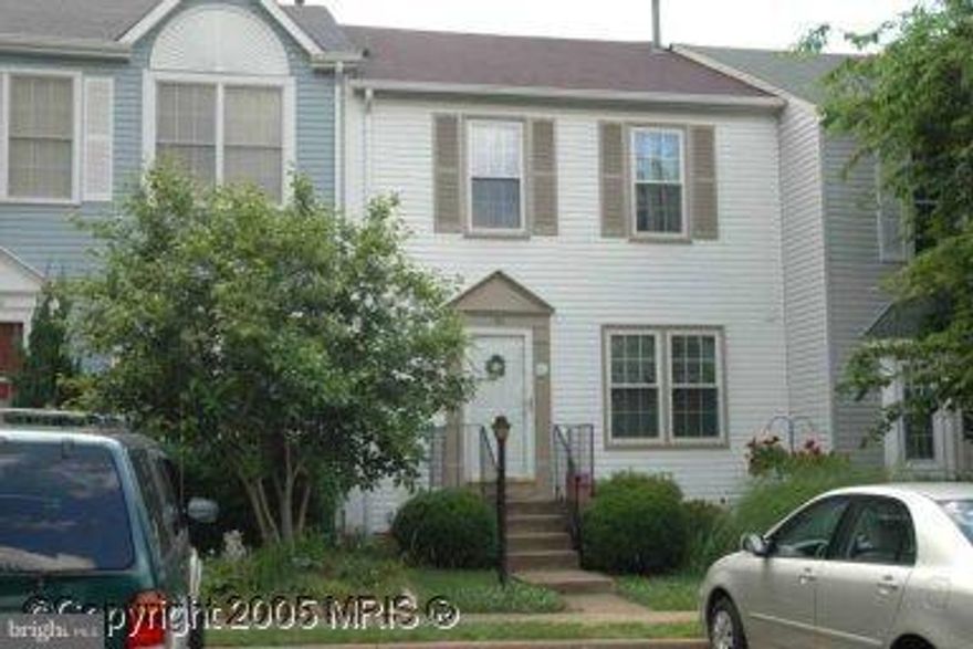 LOCATION, LOCATION!!!      Walk to shopping.     Convenient to commuter routes.    New paint.     Ready to move in.   Private back yard space. Great price - why rent, when you can own??  Welcome Home!!!