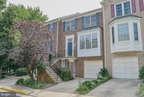 Photo of 2254 Journet Drive, DUNN LORING, VA 22027 (MLS # VAFX2320892)
