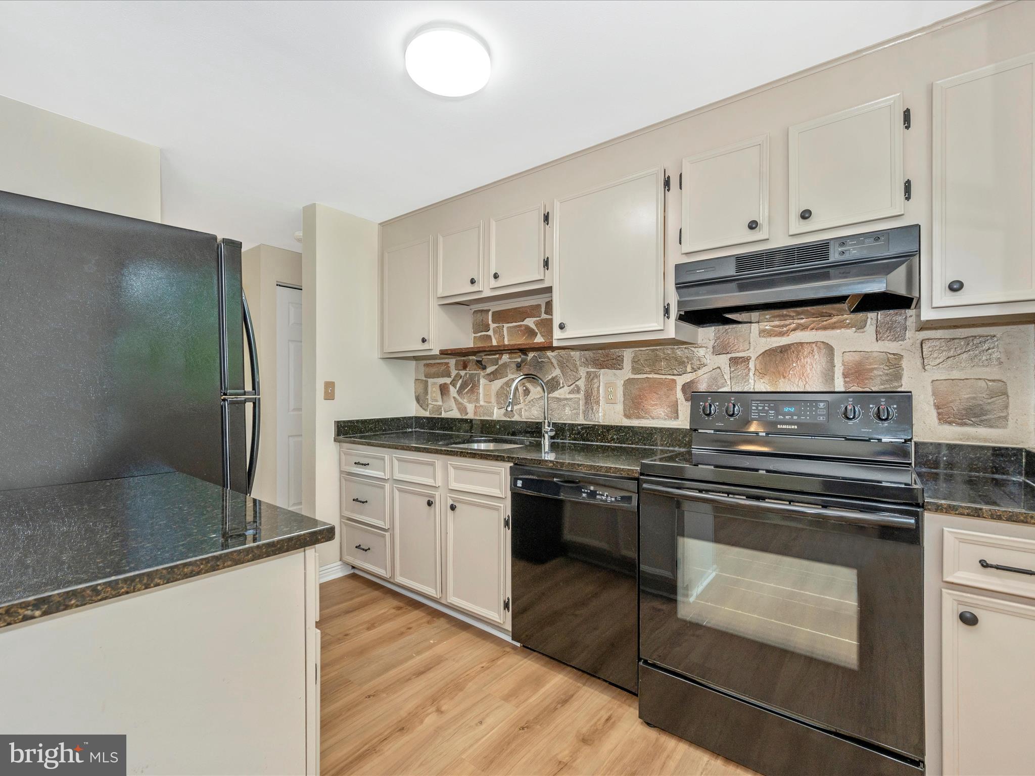 AMBER MEADOWS - Residential Lease