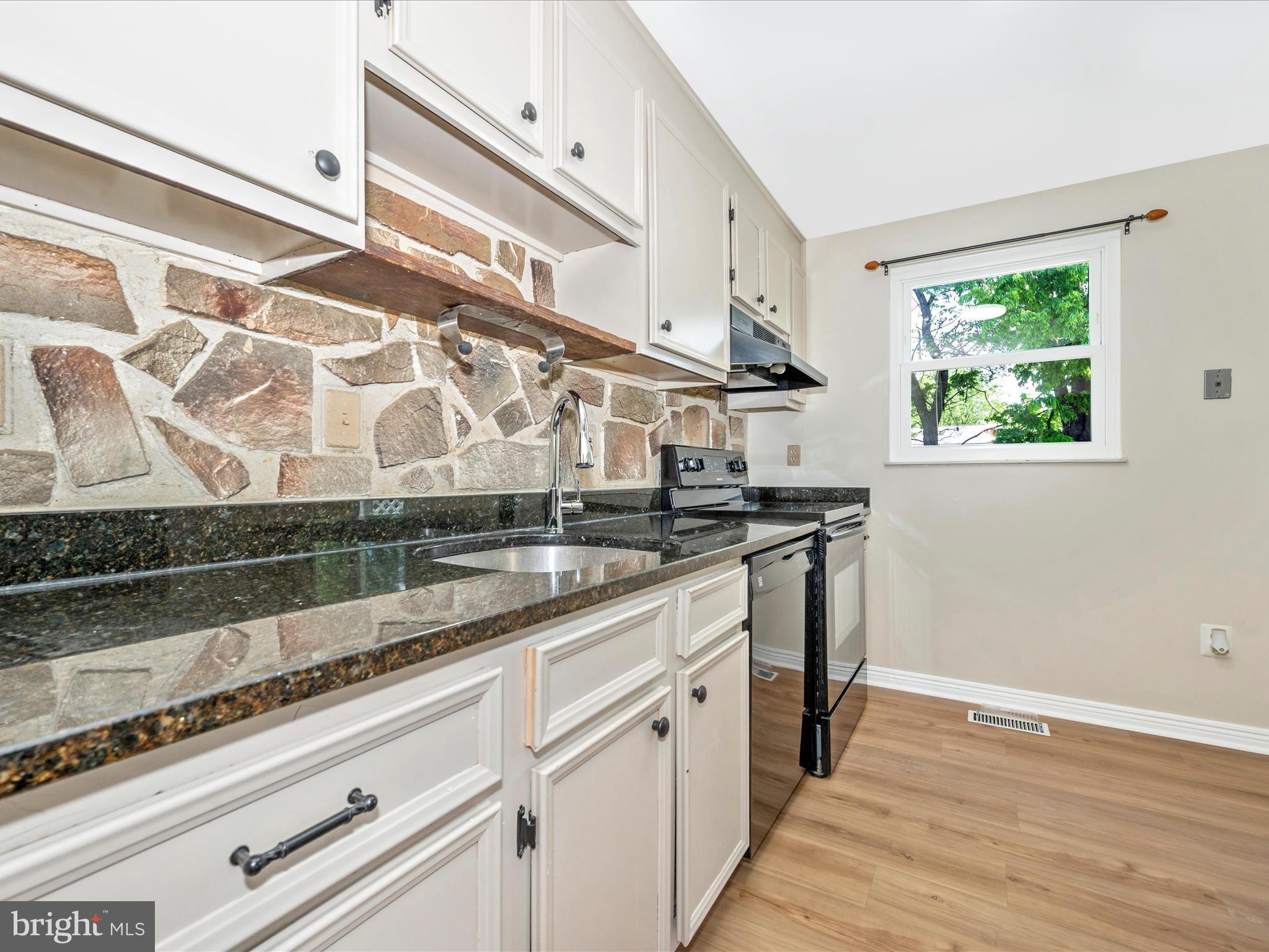 AMBER MEADOWS - Residential Lease