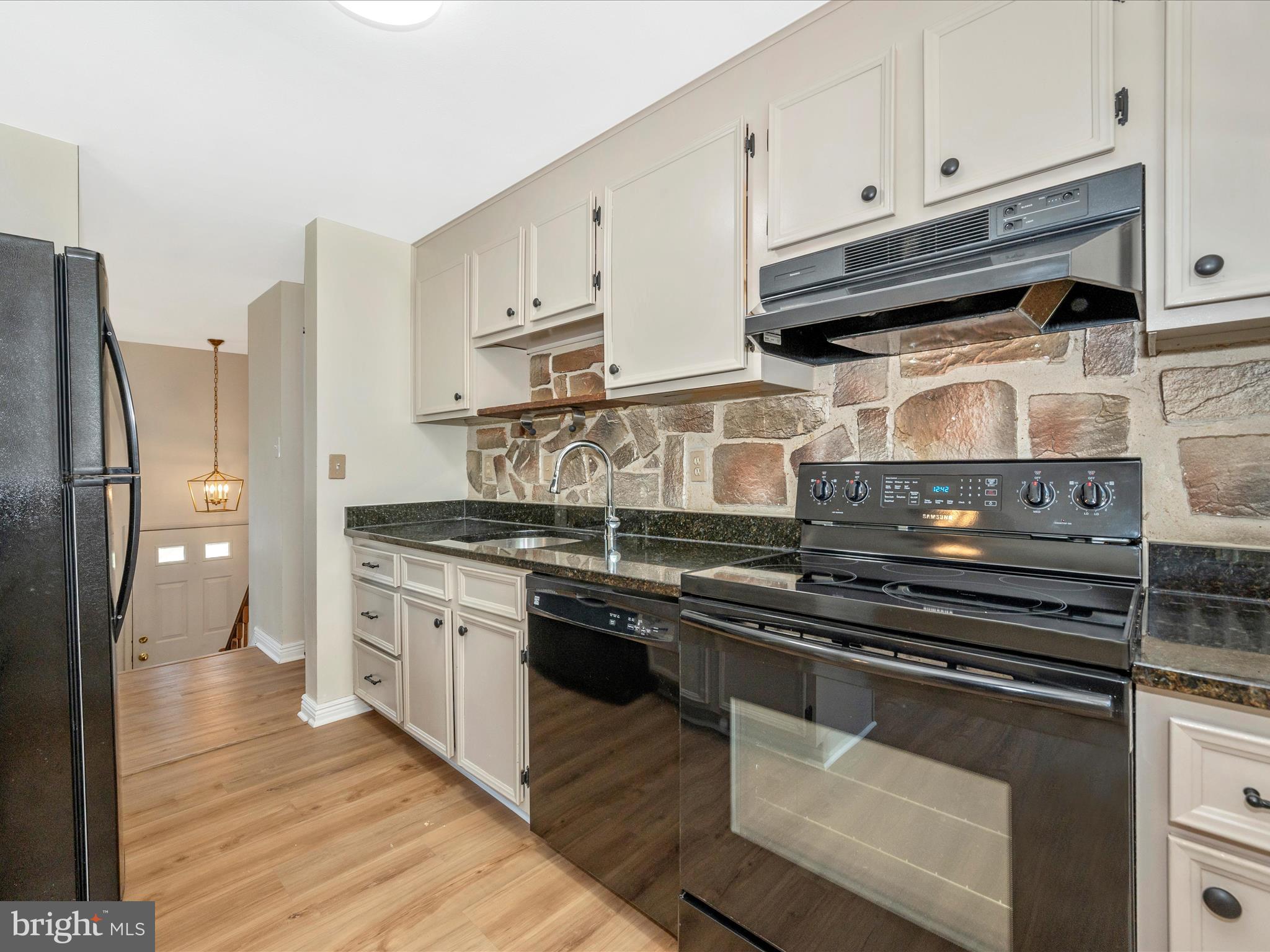 AMBER MEADOWS - Residential Lease